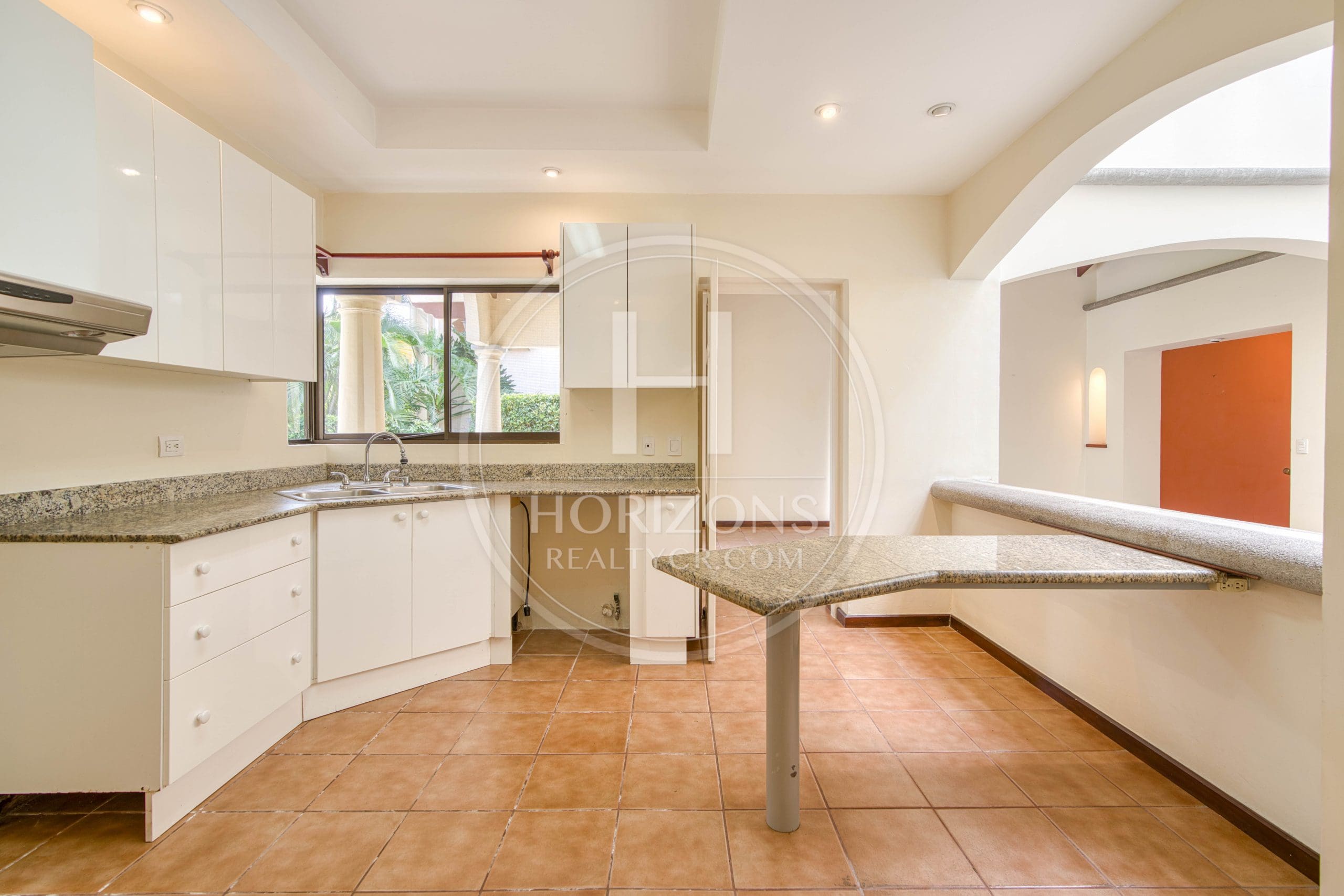 Se Vende Casa de Una Planta en Residencial Valle del Sol en Santa Ana noj1126