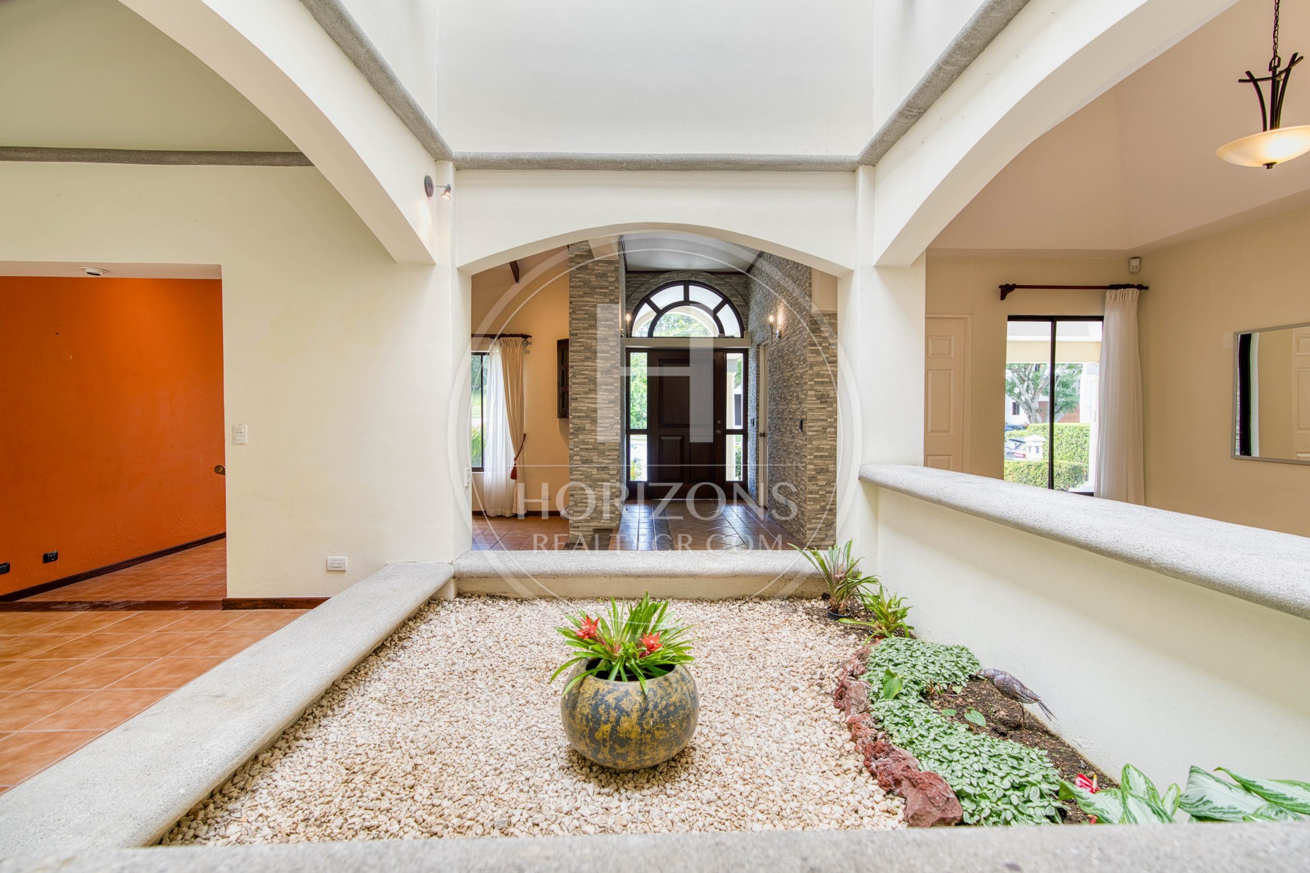 Se Vende Casa de Una Planta en Residencial Valle del Sol en Santa Ana noj1126
