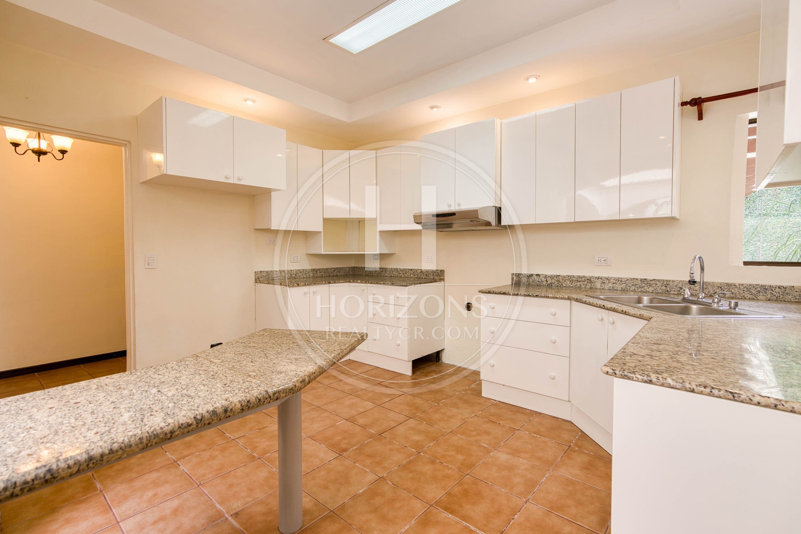 Se Vende Casa de Una Planta en Residencial Valle del Sol en Santa Ana noj1126