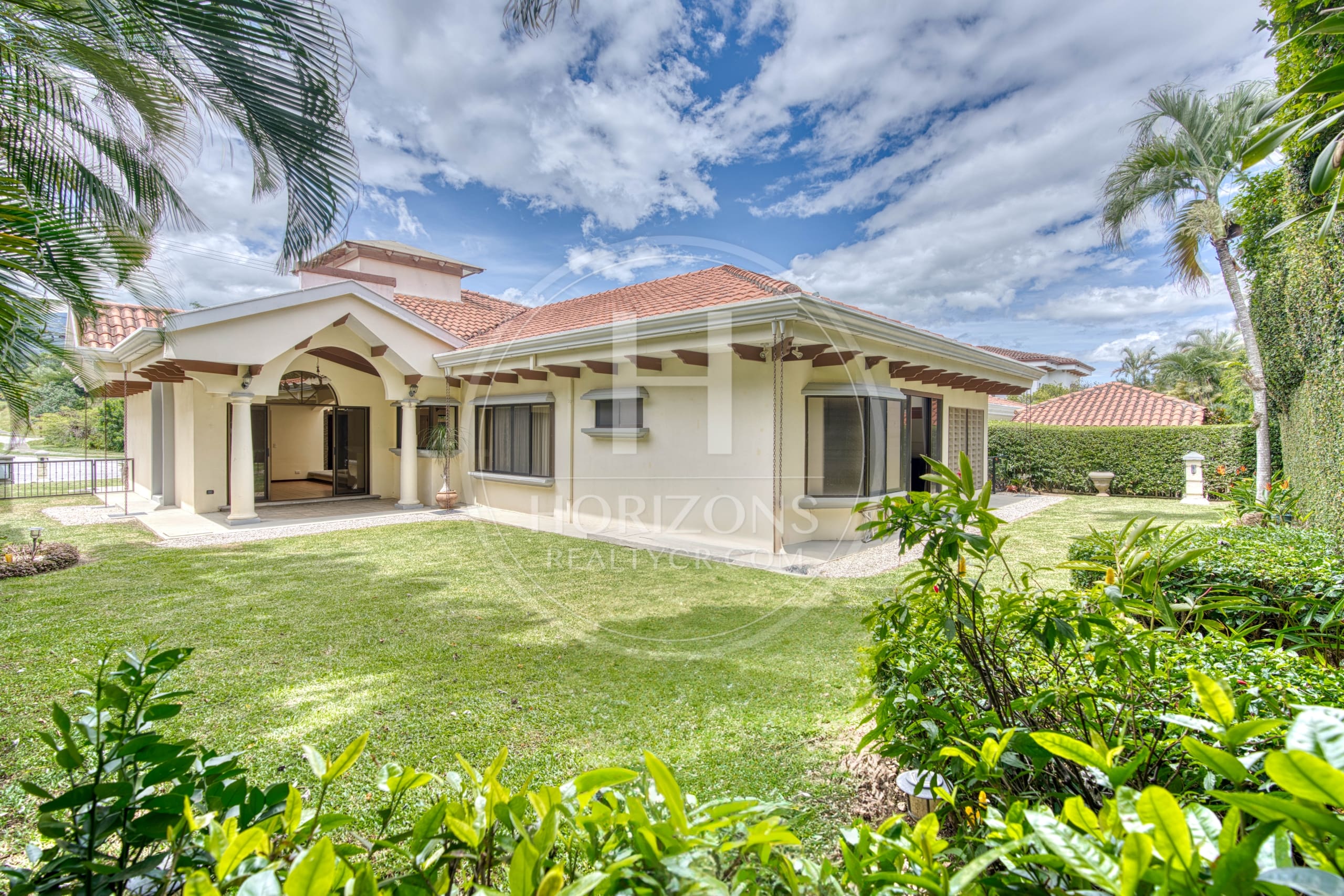 Se Vende Casa de Una Planta en Residencial Valle del Sol en Santa Ana noj1126