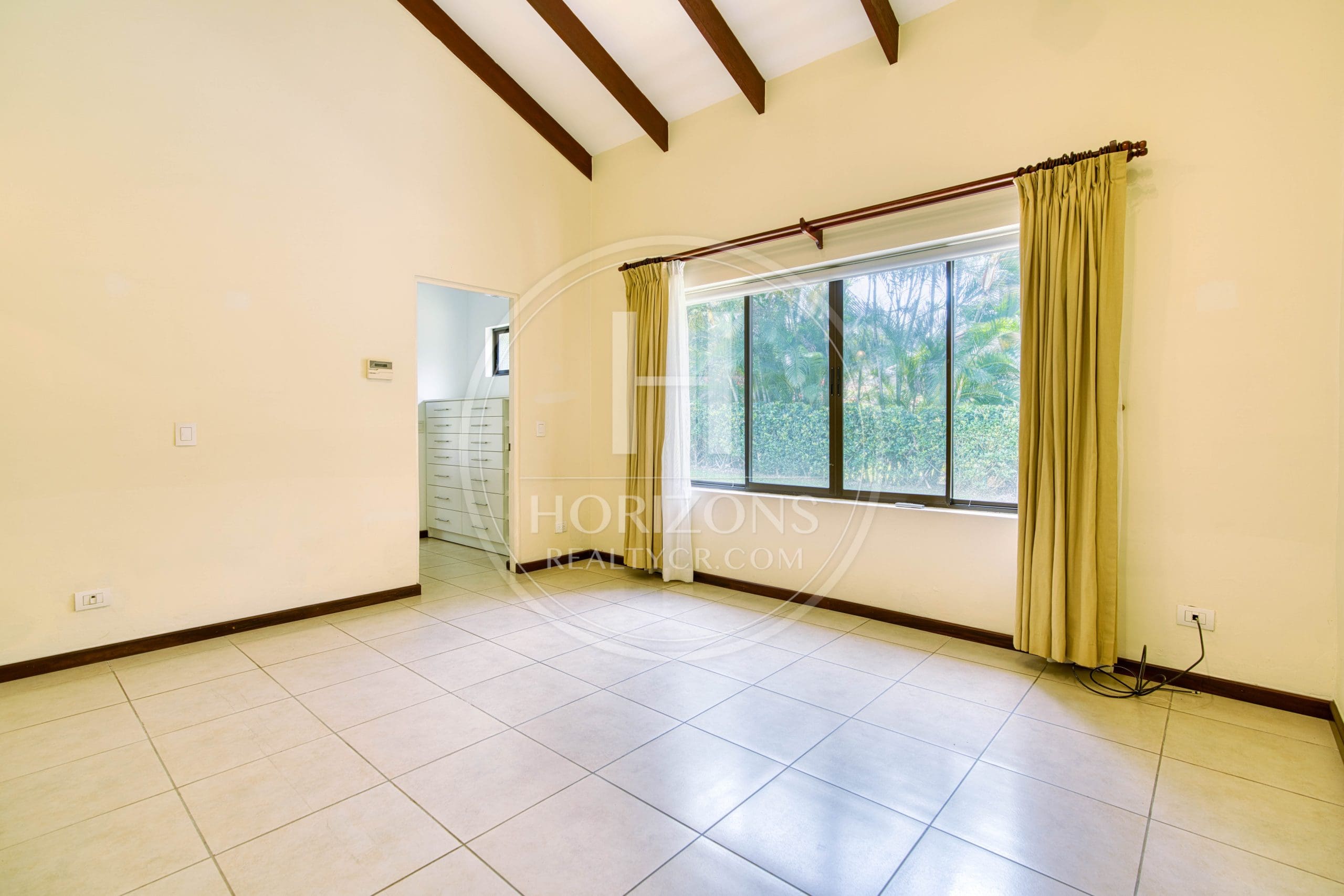 Se Vende Casa de Una Planta en Residencial Valle del Sol en Santa Ana noj1126