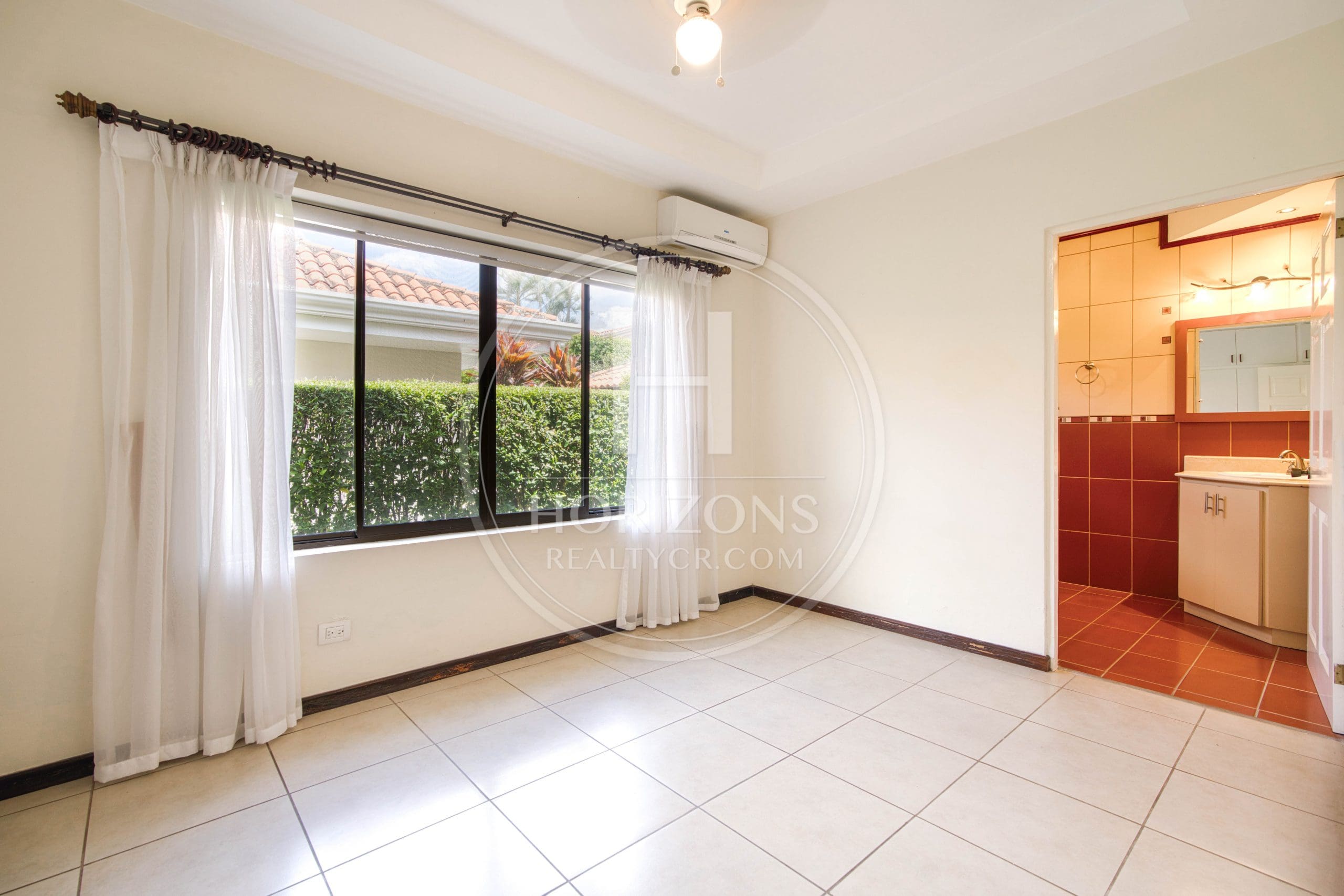 Se Vende Casa de Una Planta en Residencial Valle del Sol en Santa Ana noj1126