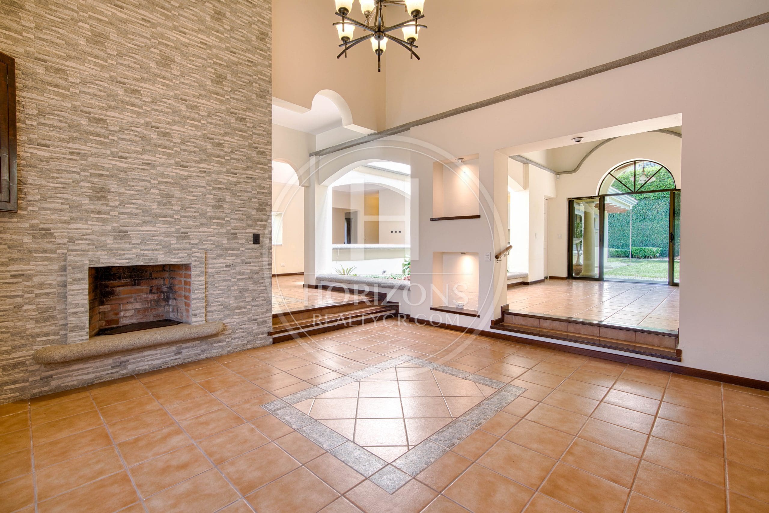 Se Vende Casa de Una Planta en Residencial Valle del Sol en Santa Ana noj1126