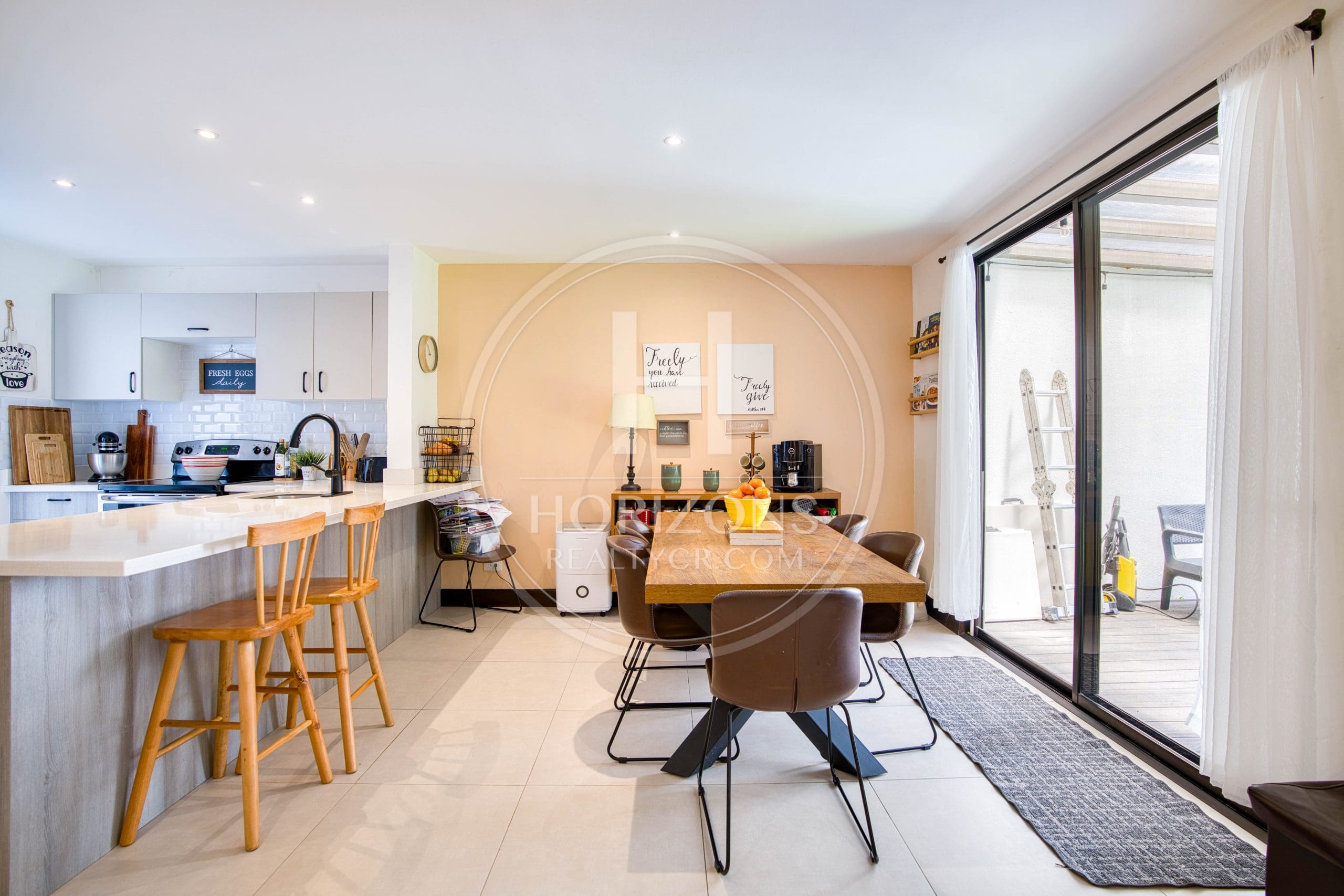 Casa en Venta en Condominio La Estefana con 3 Habitaciones Mezanine y 4 Parqueos noj1127