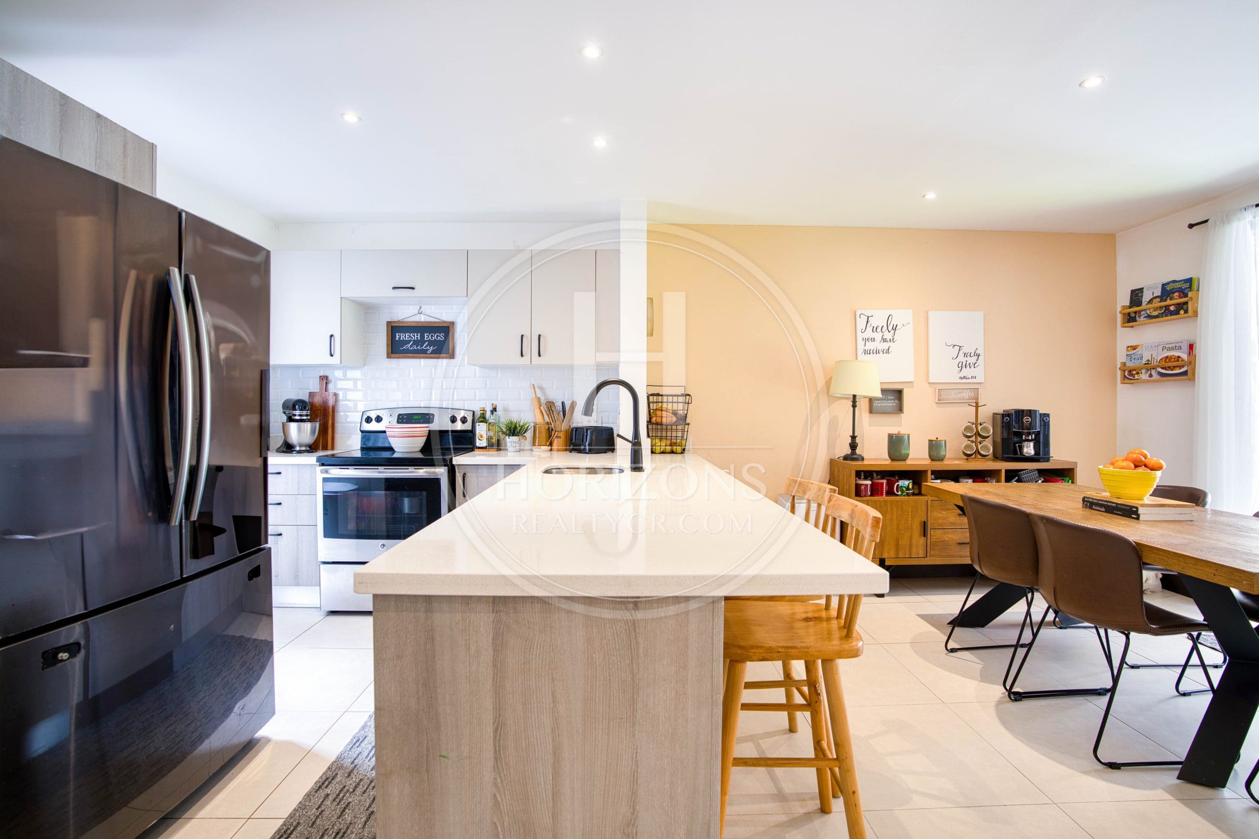 Casa en Venta en Condominio La Estefana con 3 Habitaciones Mezanine y 4 Parqueos noj1127