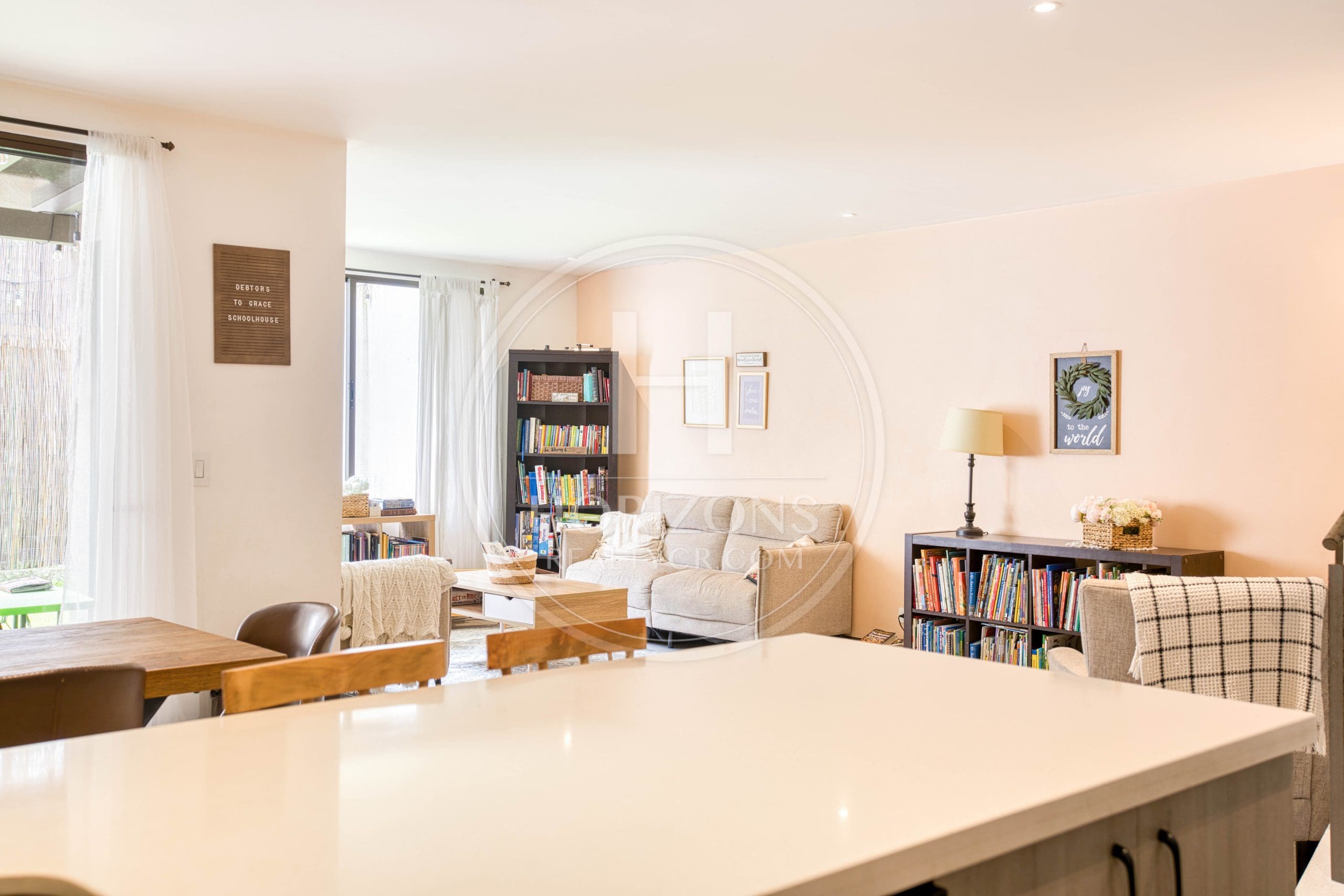 Casa en Venta en Condominio La Estefana con 3 Habitaciones Mezanine y 4 Parqueos noj1127