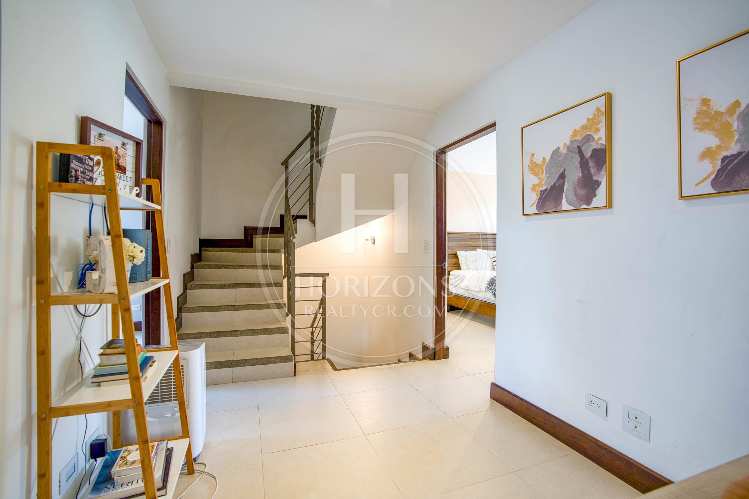 Casa en Venta en Condominio La Estefana con 3 Habitaciones Mezanine y 4 Parqueos noj1127