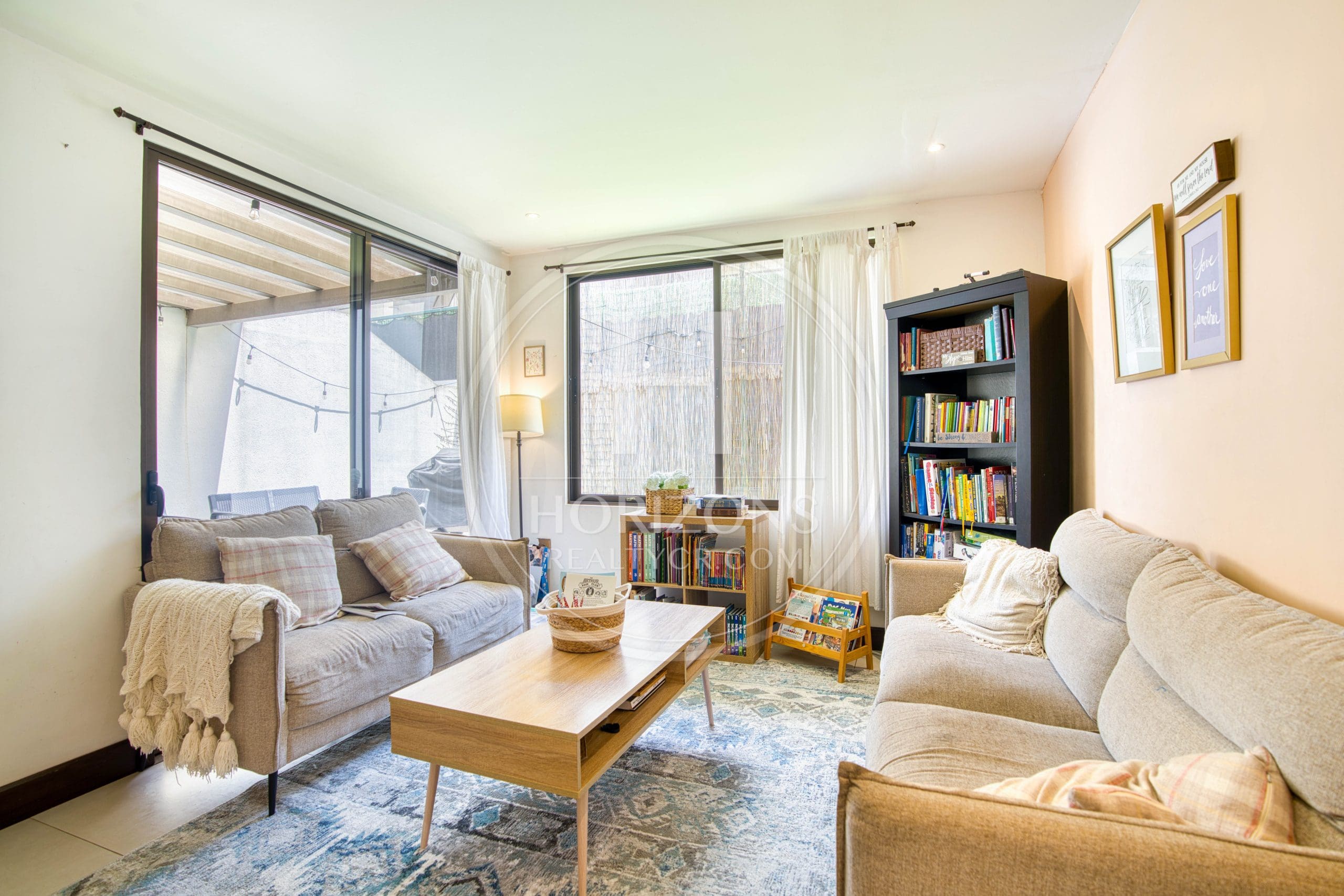 Casa en Venta en Condominio La Estefana con 3 Habitaciones Mezanine y 4 Parqueos noj1127