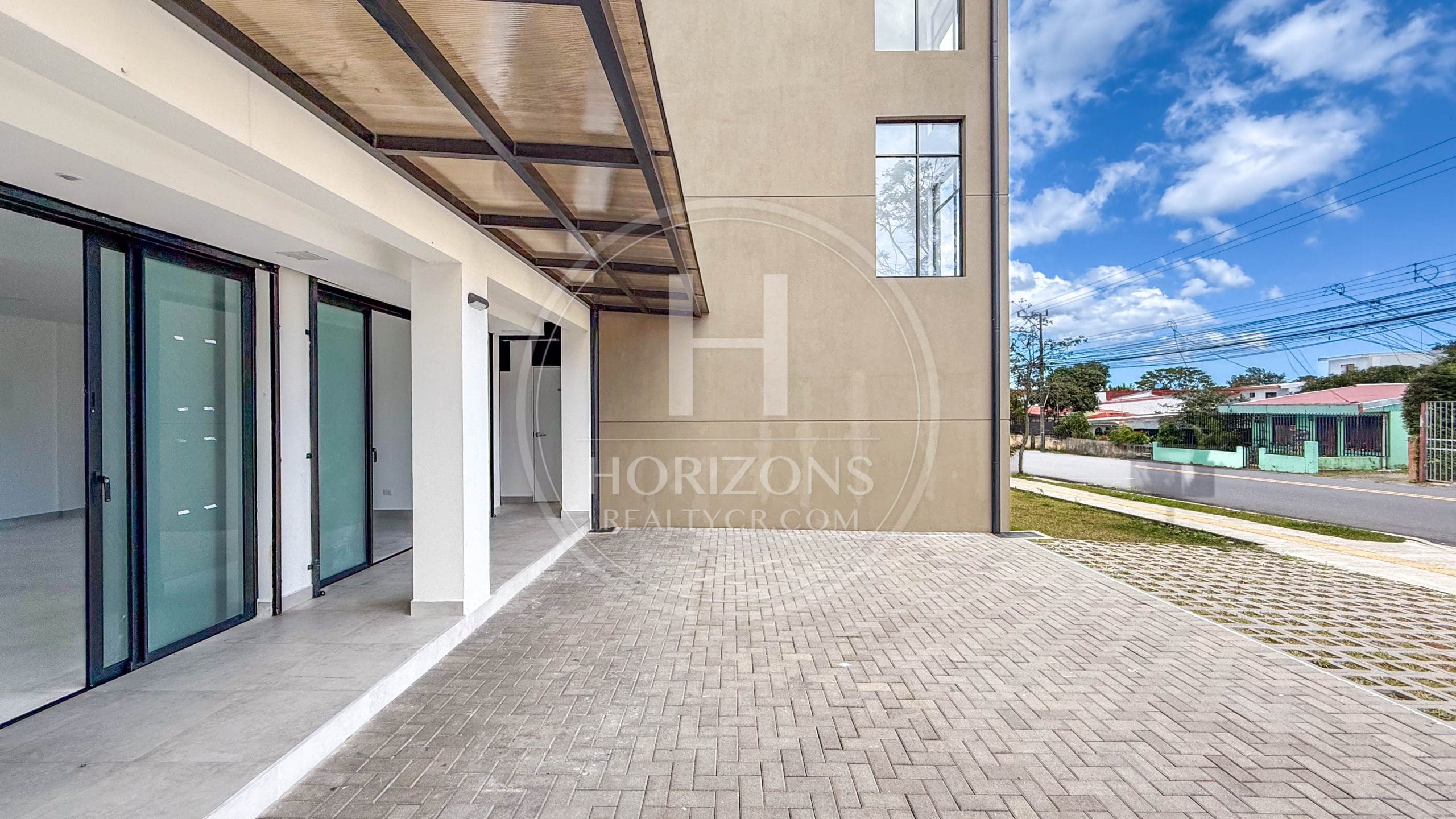 Se alquila local comercial en San Pedro 40m² amplio parqueo 800m de Universidad Latina hrc38jb