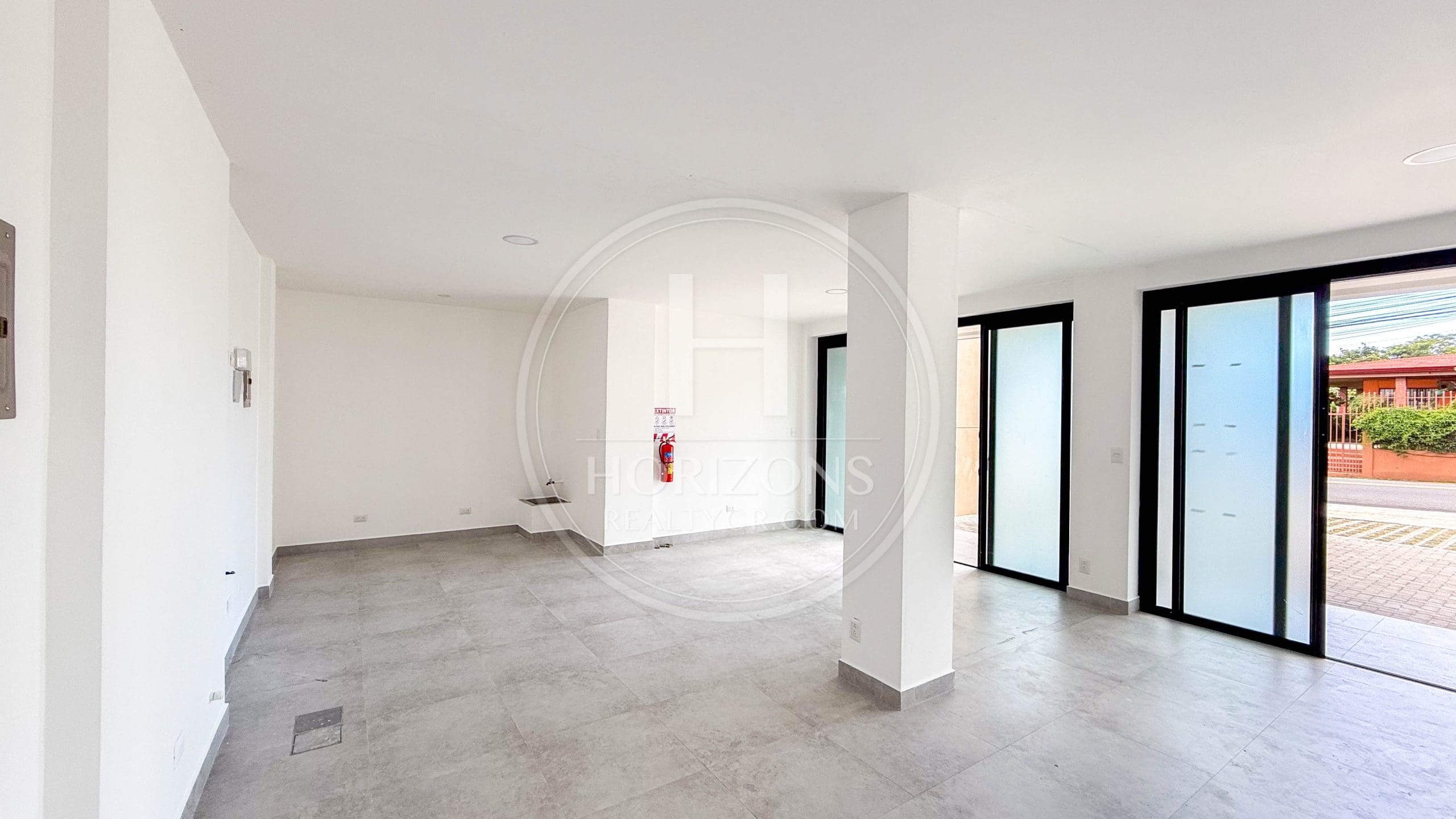 Se alquila local comercial en San Pedro 40m² amplio parqueo 800m de Universidad Latina hrc38jb