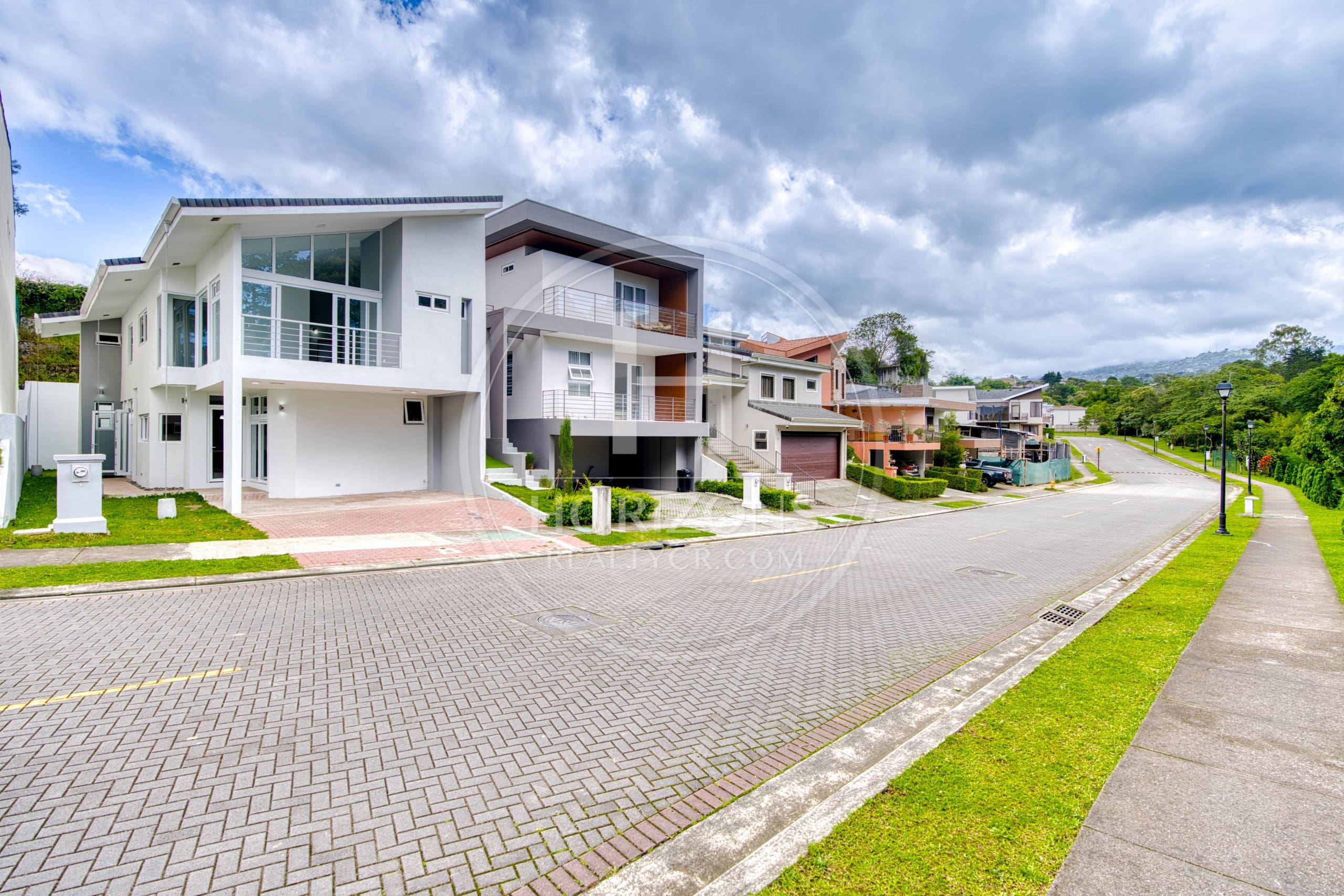 Se Vende Casa Para Estrenar En Condominio Las Rusias Curridabat 4 Habitaciones Noj1130Or
