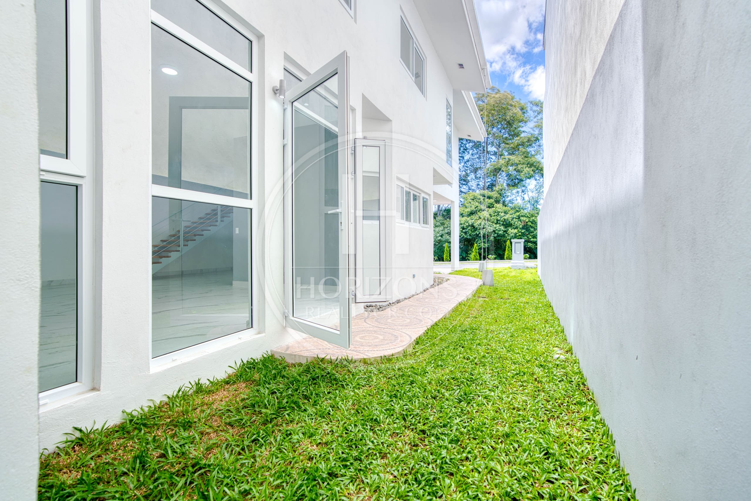 Se Vende Casa Para Estrenar en Condominio Las Rusias Curridabat 4 Habitaciones noj1130or