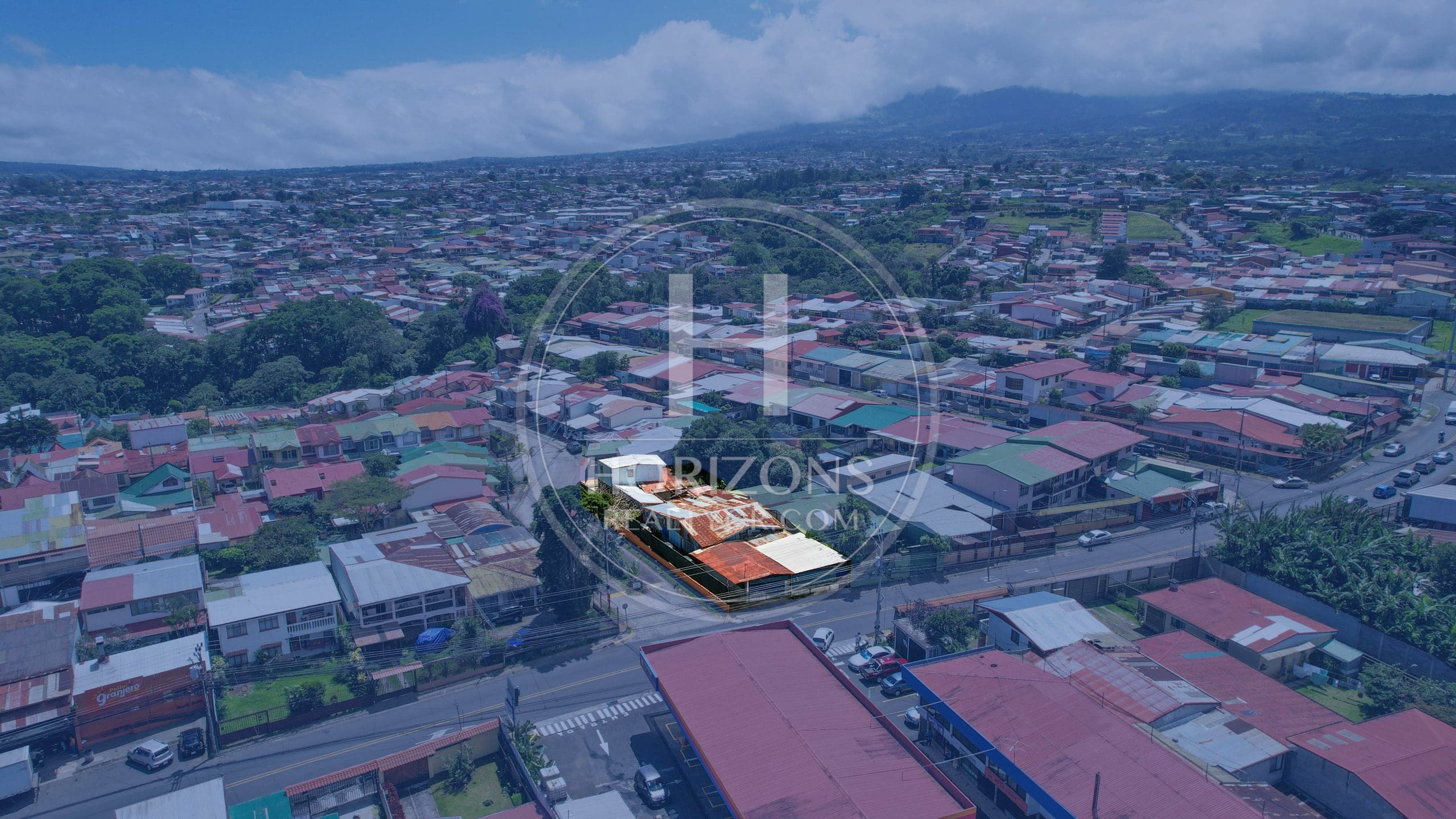 Lote de 562 m² en Carmen de Guadalupe, Uso de Suelo Mixto con Alto Potencial Comercial o para Desarrollo de Apartamentos noj1139jb