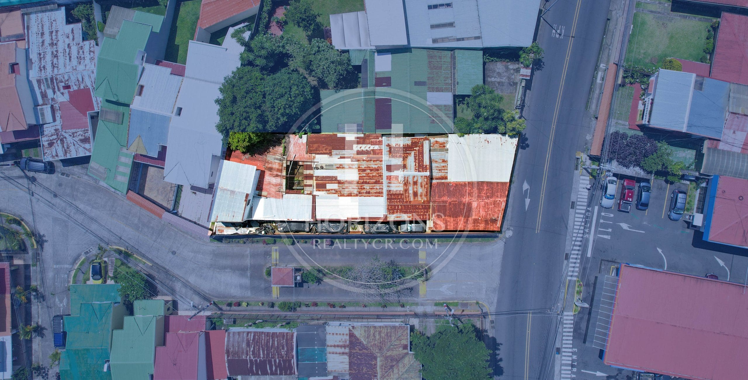 Lote de 562 m² en Carmen de Guadalupe, Uso de Suelo Mixto con Alto Potencial Comercial o para Desarrollo de Apartamentos noj1139jb