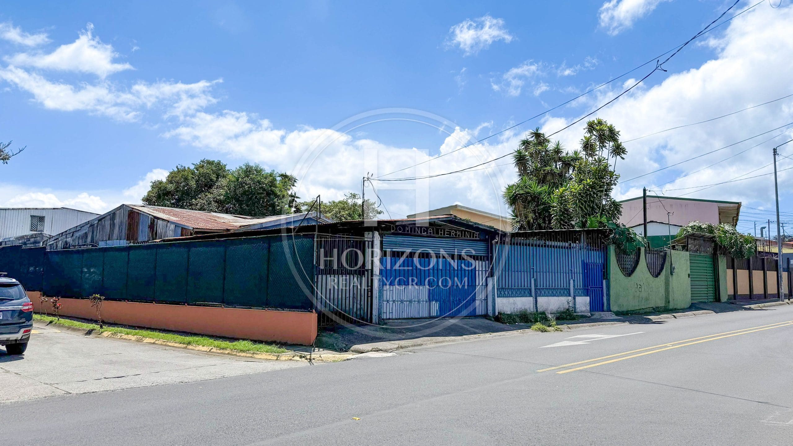 Lote de 562 m² en Carmen de Guadalupe, Uso de Suelo Mixto con Alto Potencial Comercial o para Desarrollo de Apartamentos noj1139jb