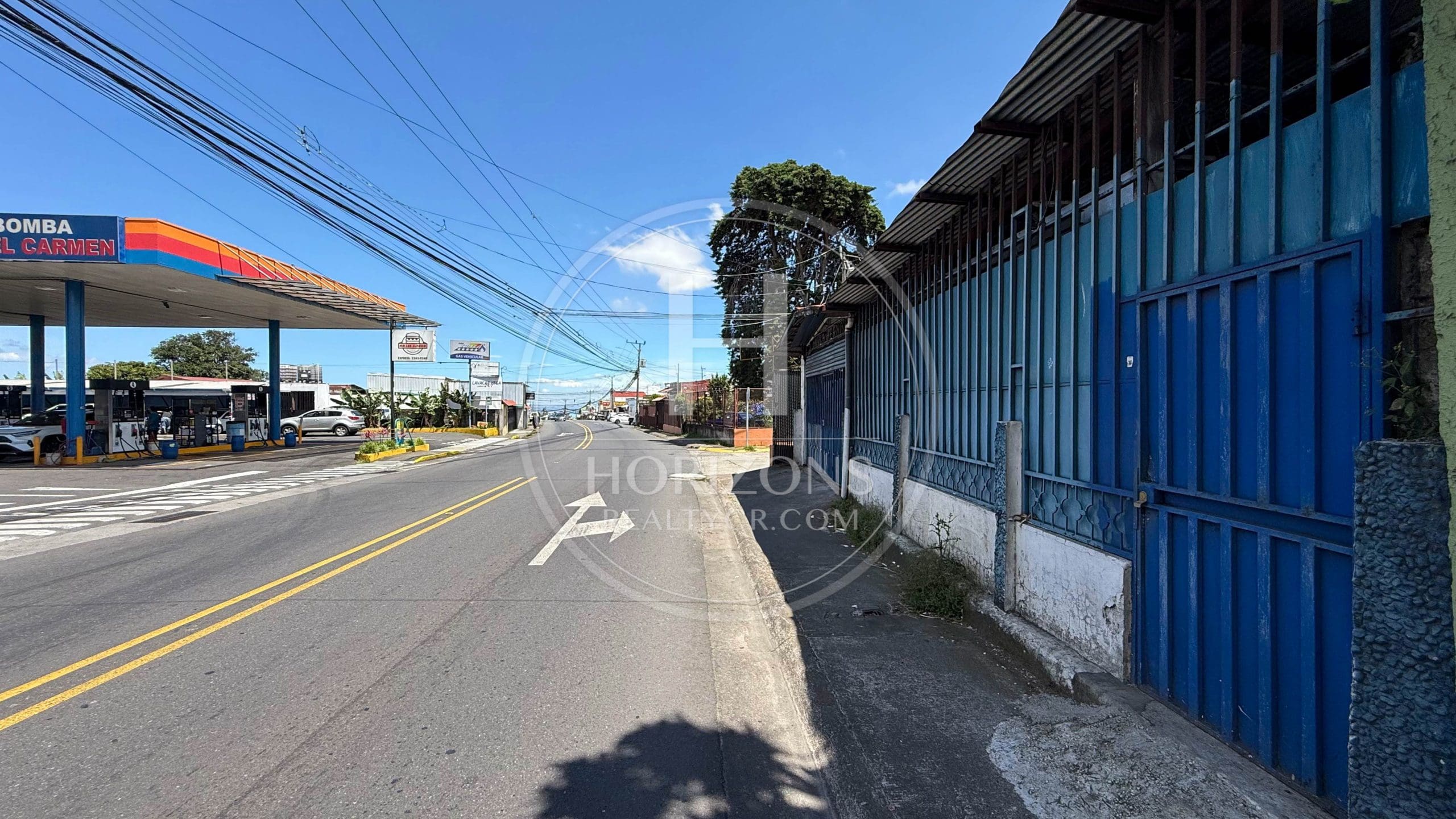 Lote de 562 m² en Carmen de Guadalupe, Uso de Suelo Mixto con Alto Potencial Comercial o para Desarrollo de Apartamentos noj1139jb
