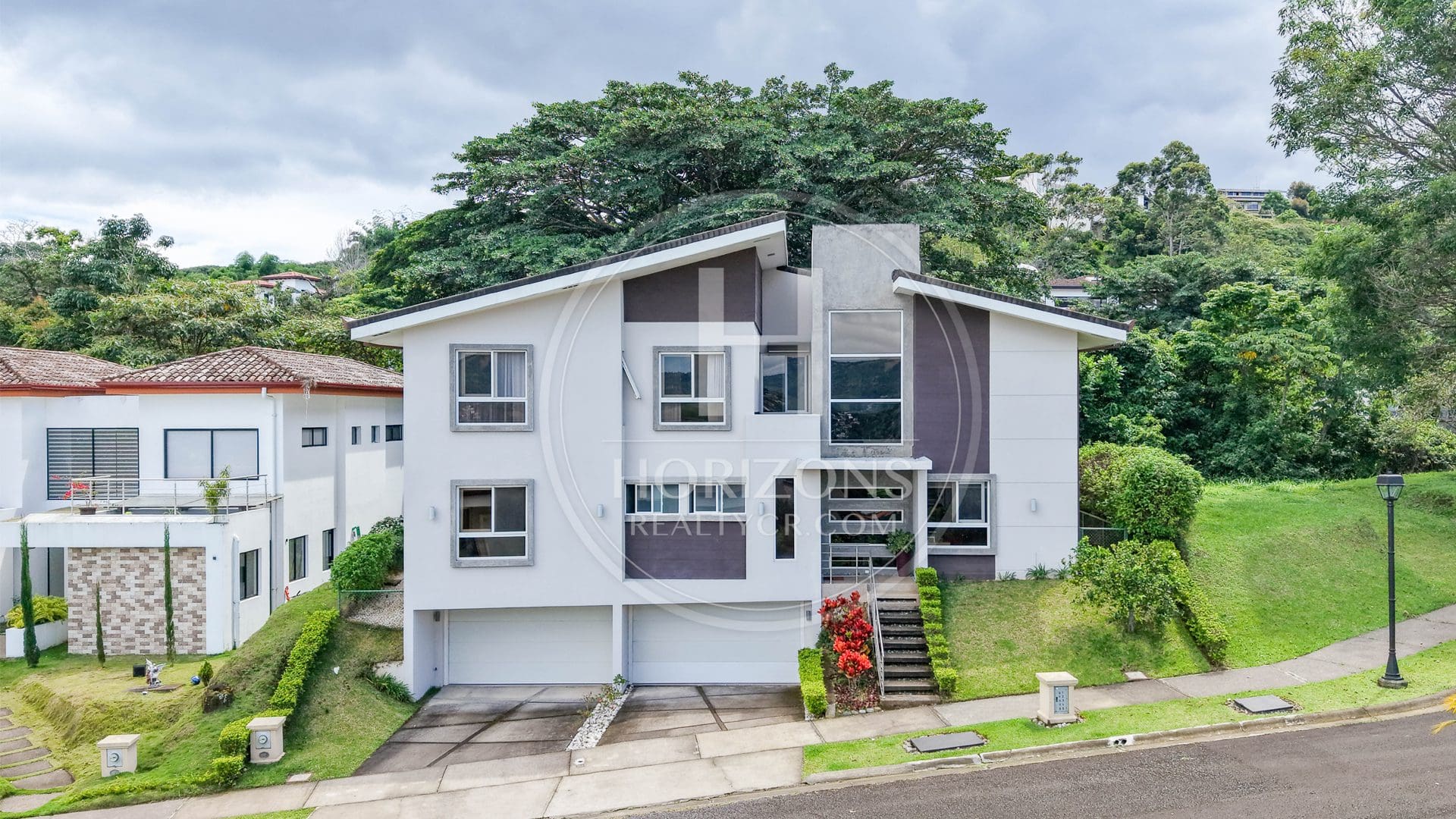 Contemporary Duplex Residence in Hacienda Gregal For Sale Surrounded by Stunning Green Areas noj1132ij