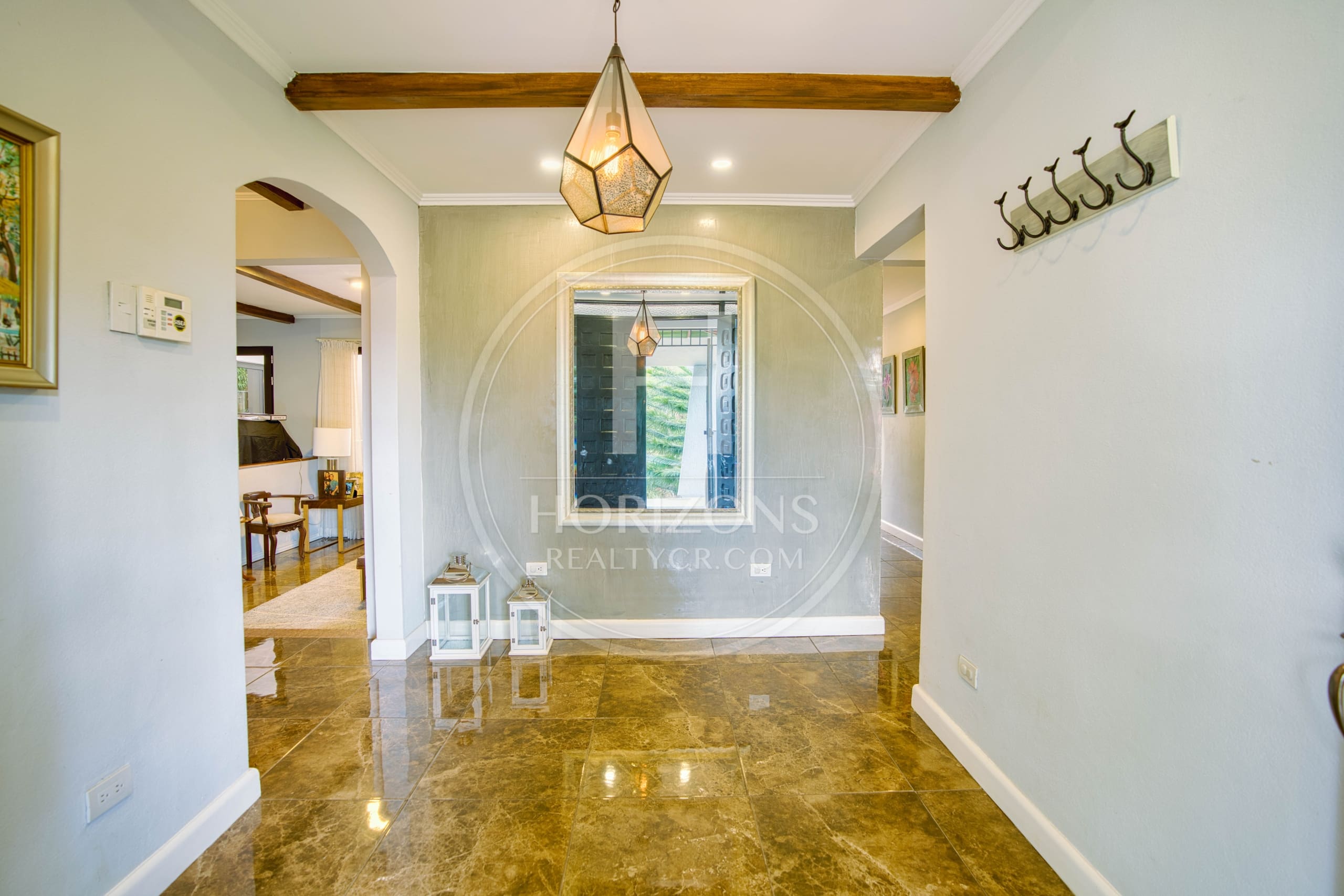 Casa Independiente de Un Nivel con Uso Comercial en Pinares de Curridabat 1.190 m² de Terreno y Amplias Zonas Verdes noj1156ij