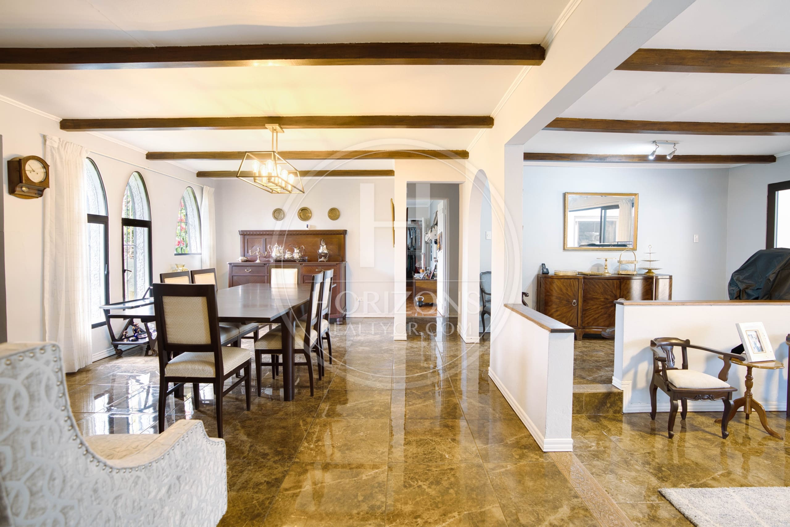 Casa Independiente de Un Nivel con Uso Comercial en Pinares de Curridabat 1.190 m² de Terreno y Amplias Zonas Verdes noj1156ij