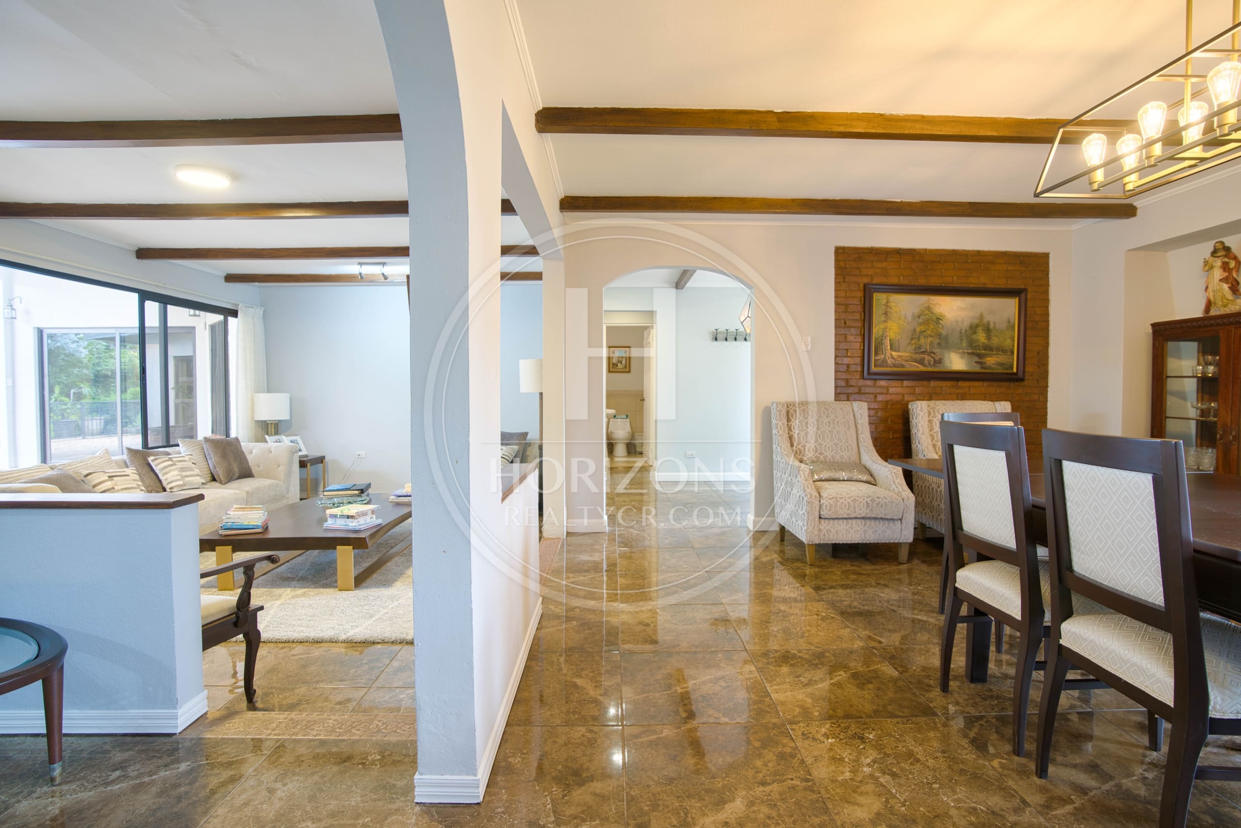 Casa Independiente de Un Nivel con Uso Comercial en Pinares de Curridabat 1.190 m² de Terreno y Amplias Zonas Verdes noj1156ij