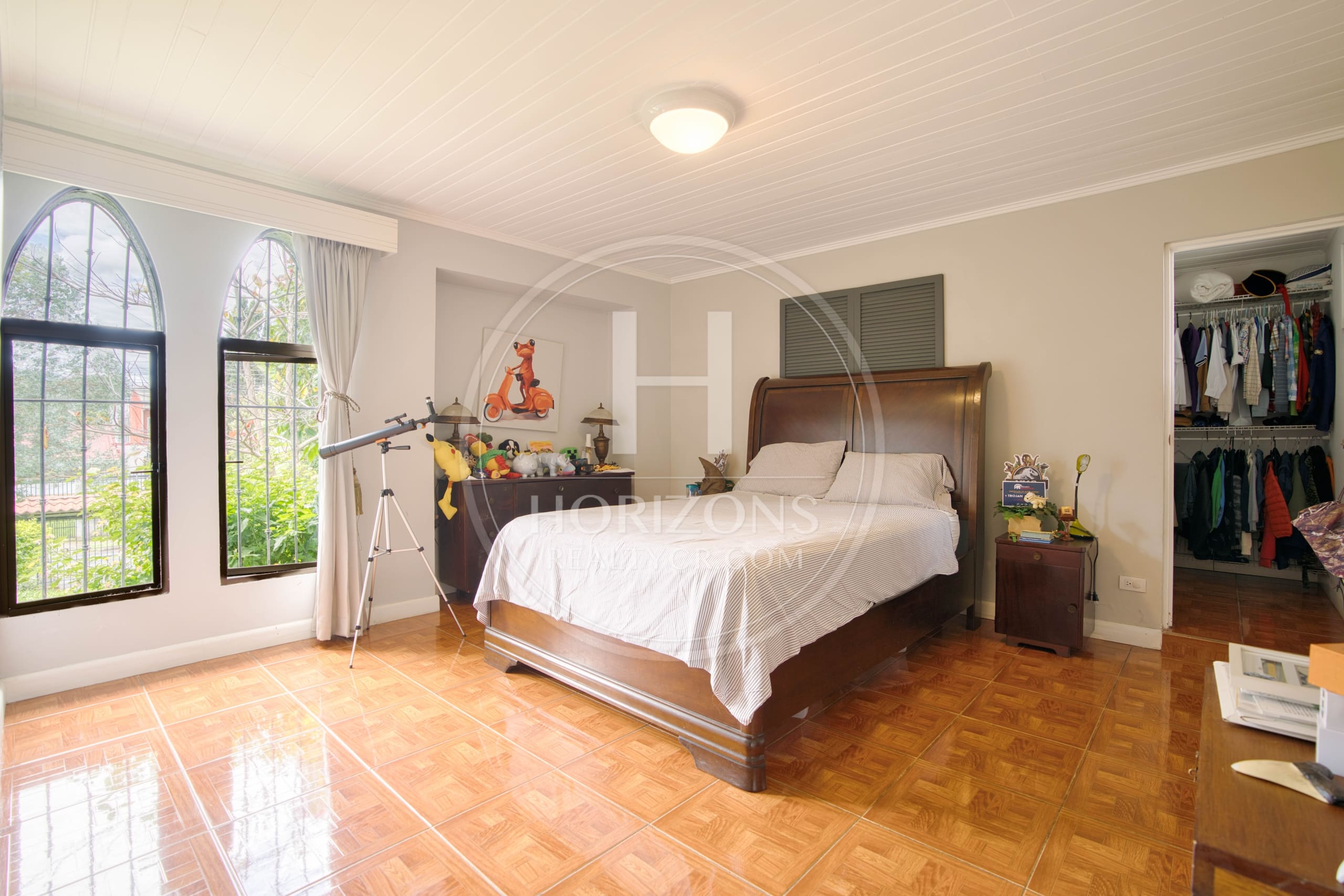 Casa Independiente de Un Nivel con Uso Comercial en Pinares de Curridabat 1.190 m² de Terreno y Amplias Zonas Verdes noj1156ij