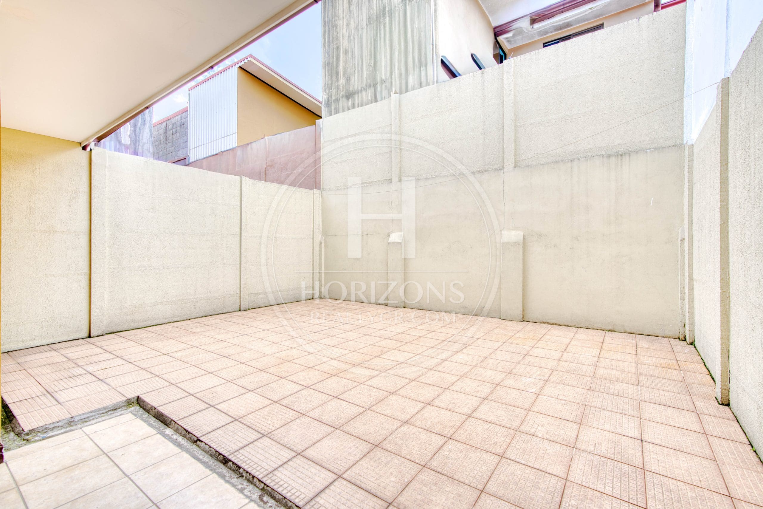 Se Vende Casa con Patio en Condominio Montecarlo en Desamparados 3 Habitaciones noj1144or
