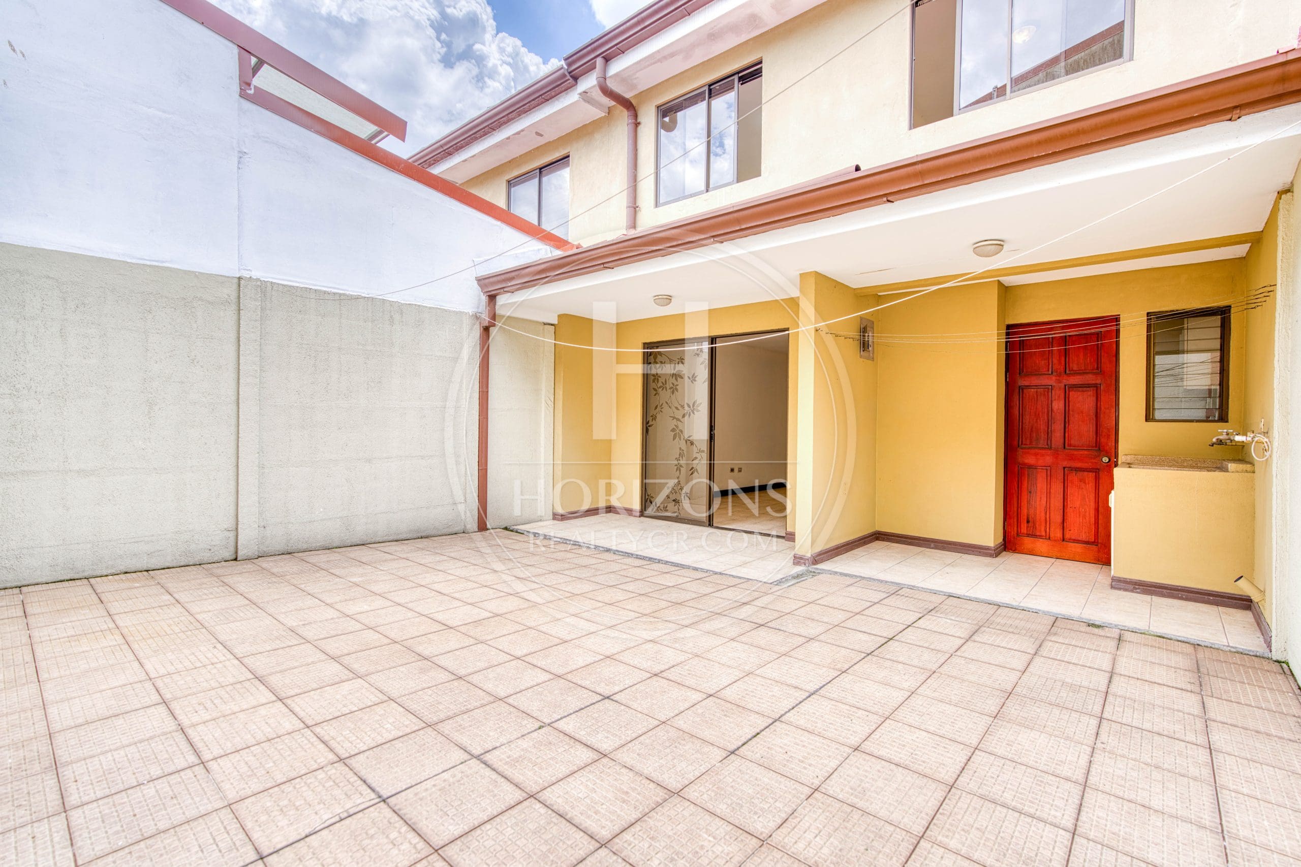 Se Vende Casa con Patio en Condominio Montecarlo en Desamparados 3 Habitaciones noj1144or
