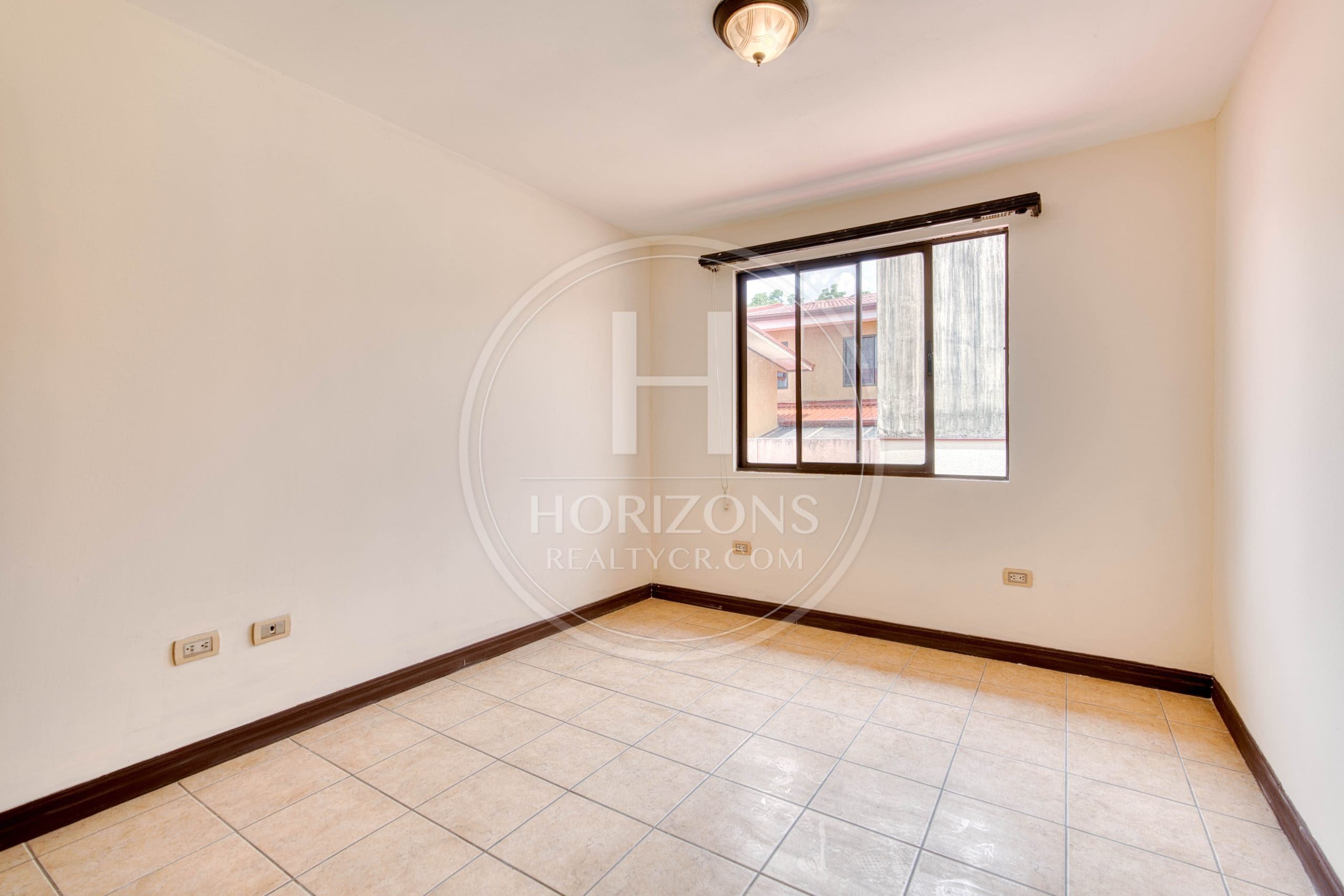 Se Vende Casa con Patio en Condominio Montecarlo en Desamparados 3 Habitaciones noj1144or