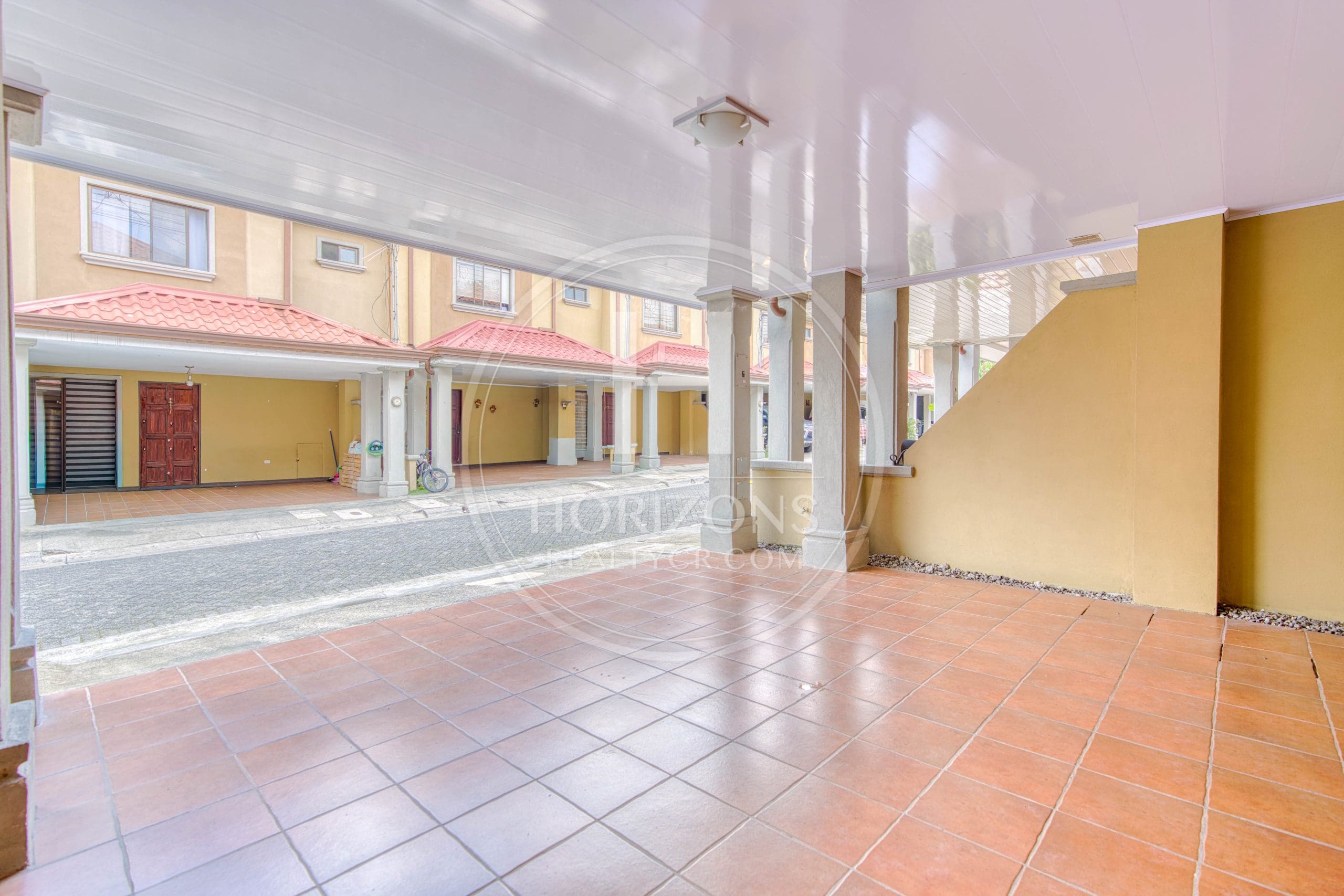 Se Vende Casa con Patio en Condominio Montecarlo en Desamparados 3 Habitaciones noj1144or
