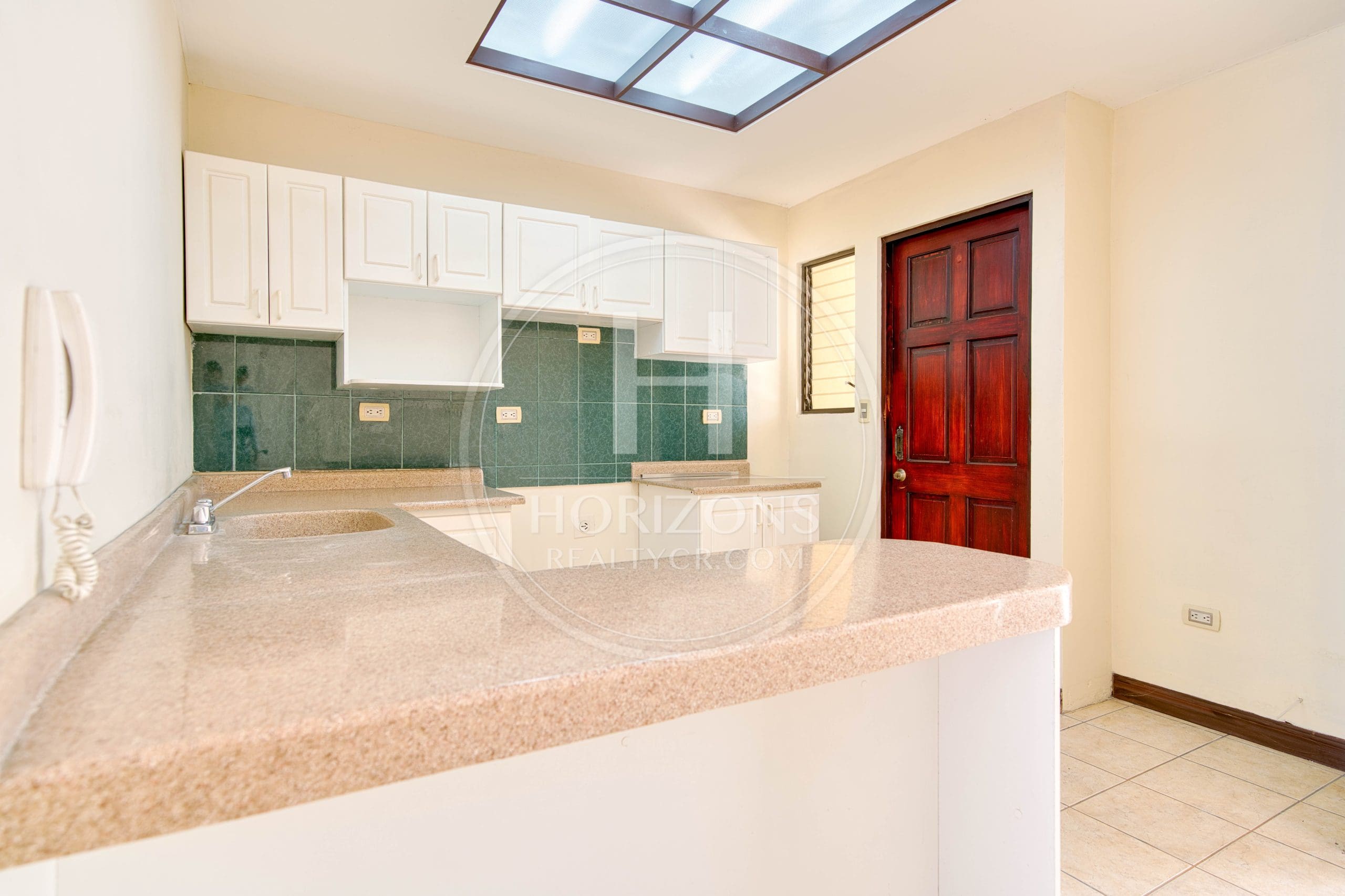Se Vende Casa con Patio en Condominio Montecarlo en Desamparados 3 Habitaciones noj1144or
