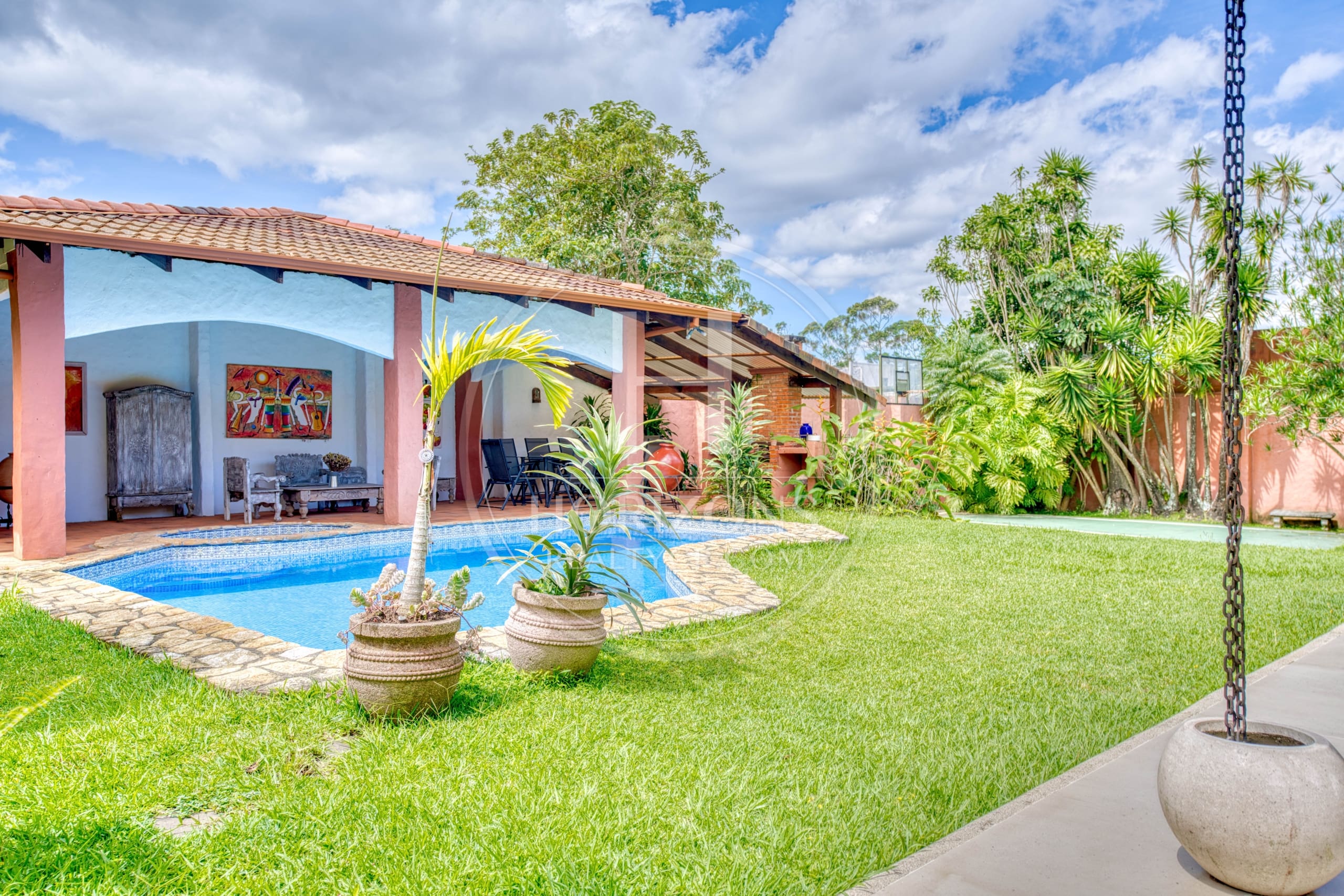 Casa en Residencial Altamonte Curridabat Lote de 1.050 m² con piscina 4 Habitaciones 4 Parqueos noj1146ij