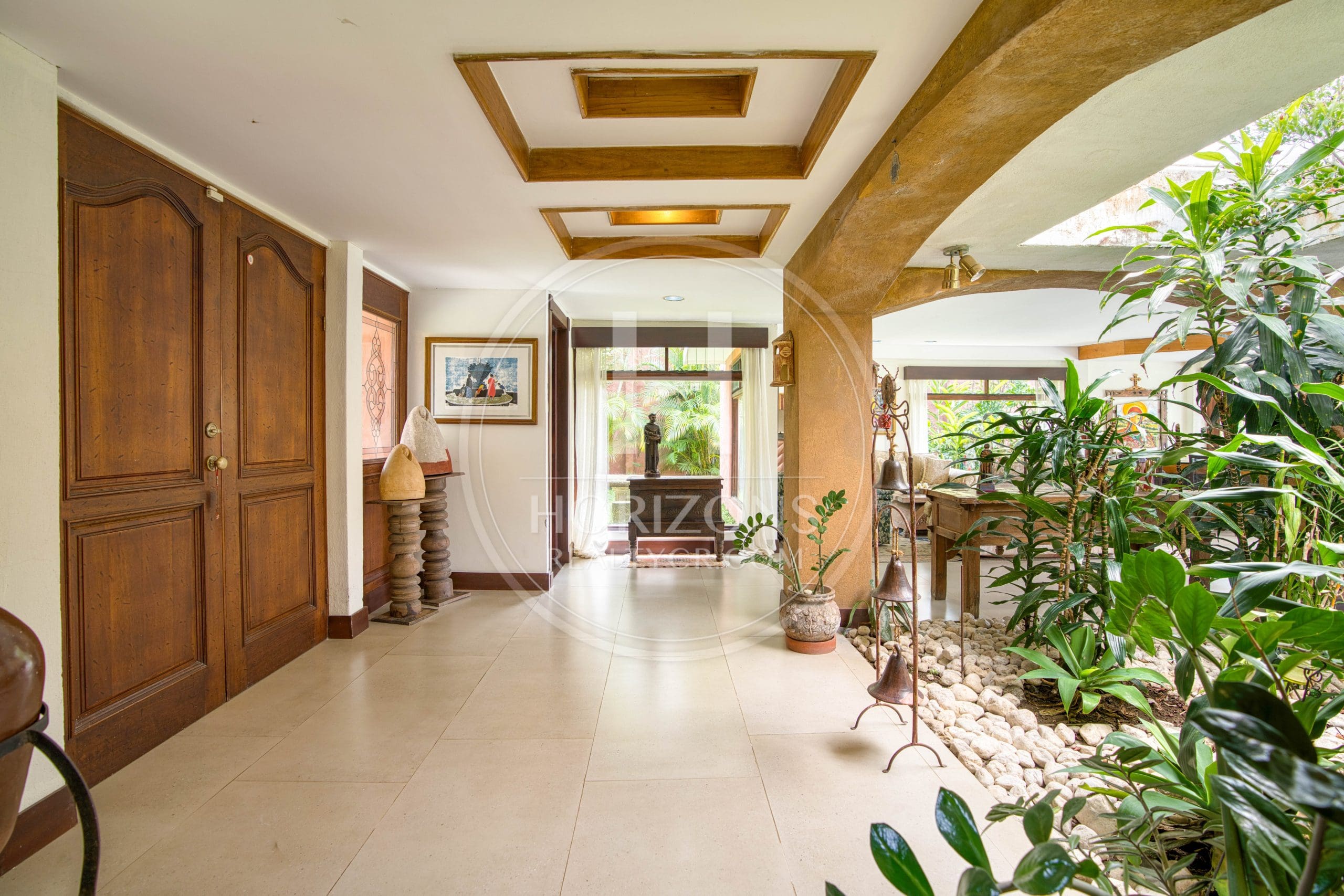 Casa en Residencial Altamonte Curridabat Lote de 1.050 m² con piscina 4 Habitaciones 4 Parqueos noj1146ij