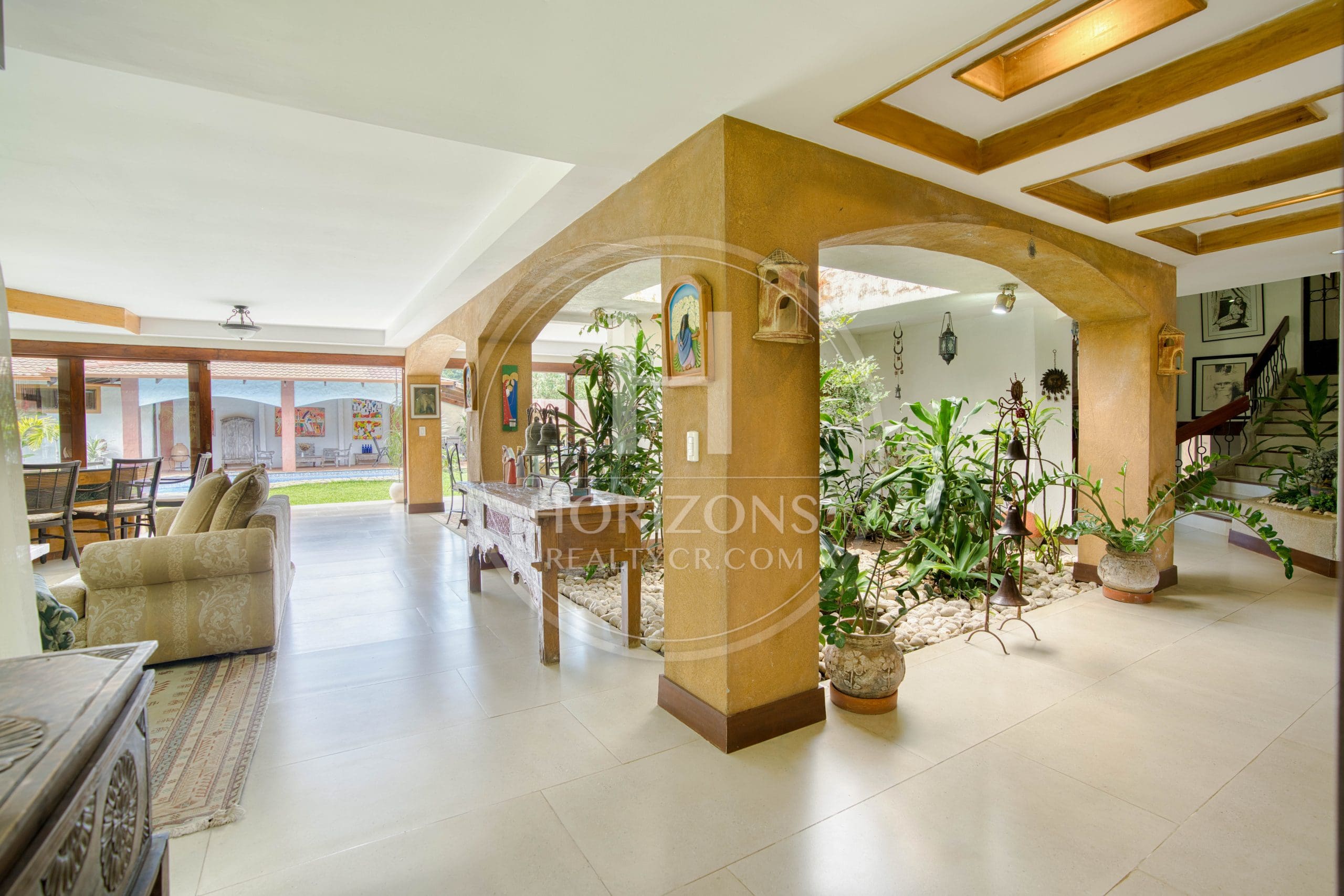 Casa en Residencial Altamonte Curridabat Lote de 1.050 m² con piscina 4 Habitaciones 4 Parqueos noj1146ij