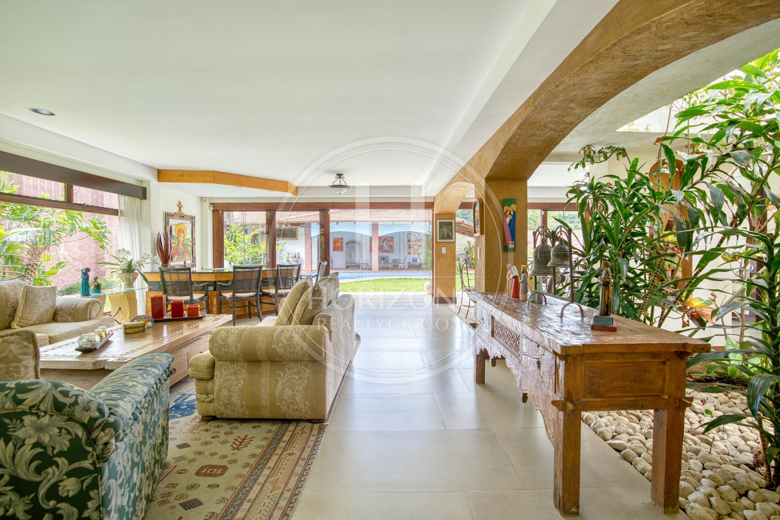 Casa en Residencial Altamonte Curridabat Lote de 1.050 m² con piscina 4 Habitaciones 4 Parqueos noj1146ij