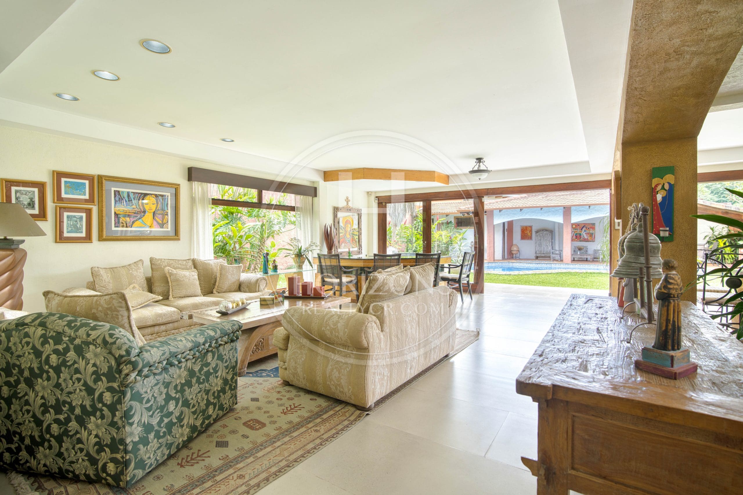 Casa en Residencial Altamonte Curridabat Lote de 1.050 m² con piscina 4 Habitaciones 4 Parqueos noj1146ij