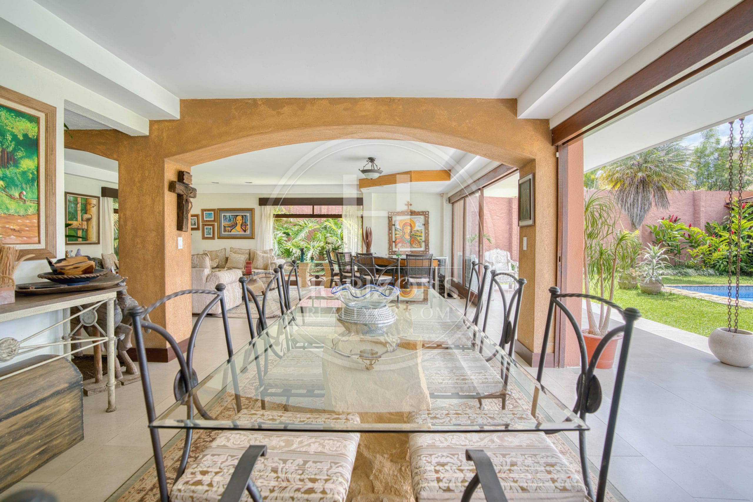 Casa en Residencial Altamonte Curridabat Lote de 1.050 m² con piscina 4 Habitaciones 4 Parqueos noj1146ij