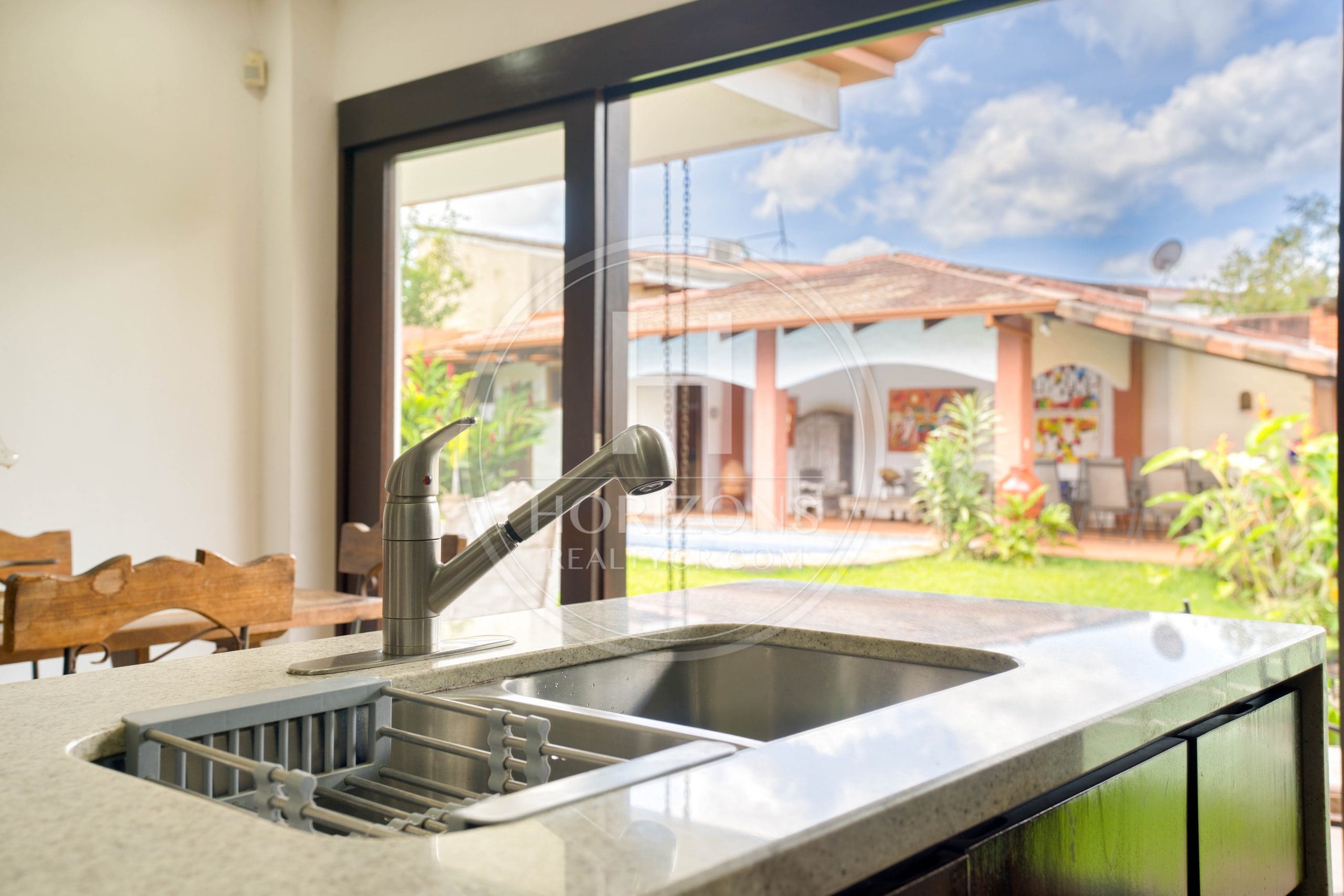 Casa en Residencial Altamonte Curridabat Lote de 1.050 m² con piscina 4 Habitaciones 4 Parqueos noj1146ij