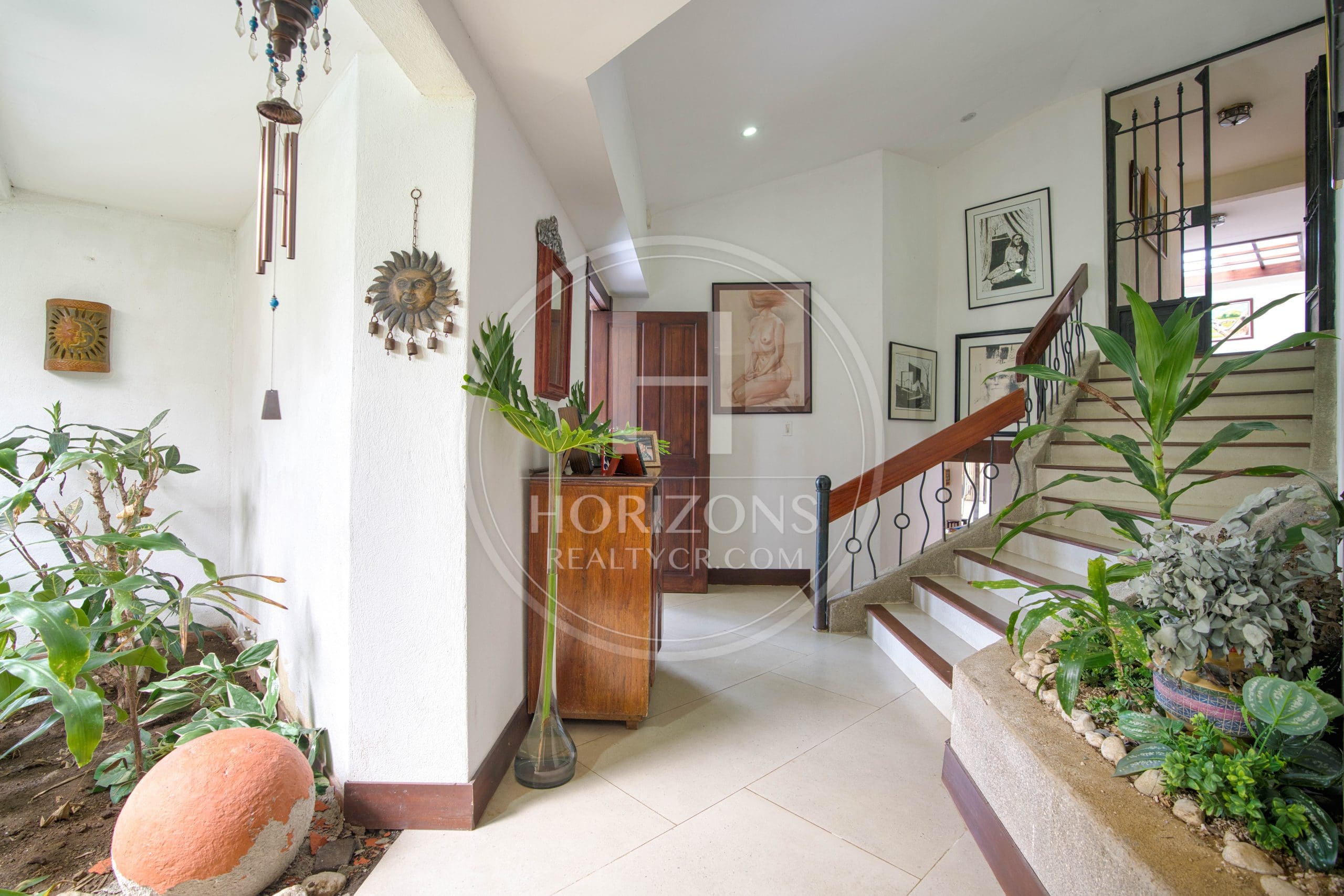 Casa en Residencial Altamonte Curridabat Lote de 1.050 m² con piscina 4 Habitaciones 4 Parqueos noj1146ij