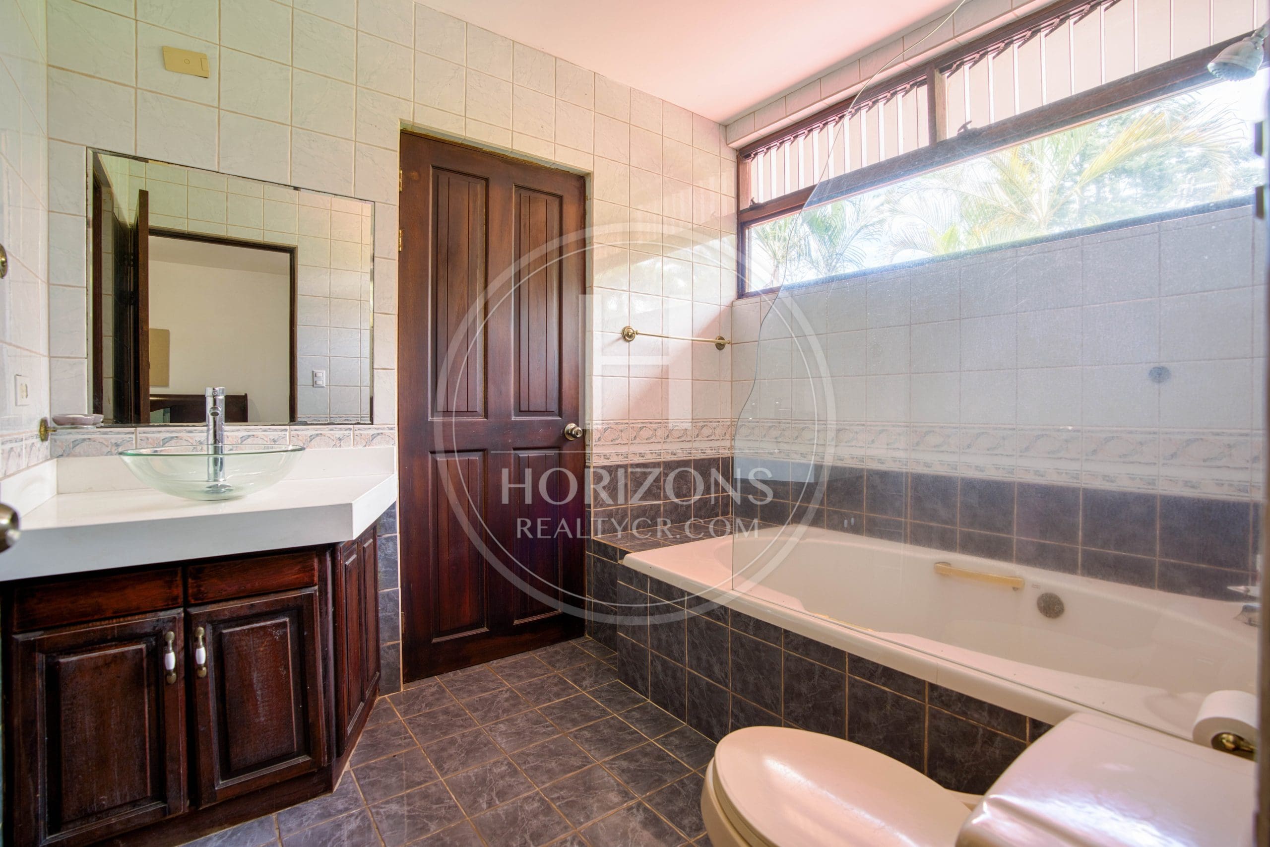 Casa en Residencial Altamonte Curridabat Lote de 1.050 m² con piscina 4 Habitaciones 4 Parqueos noj1146ij