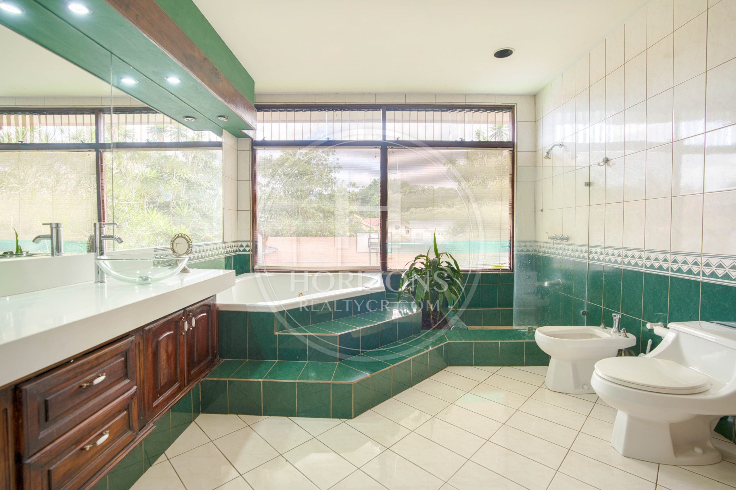 Casa en Residencial Altamonte Curridabat Lote de 1.050 m² con piscina 4 Habitaciones 4 Parqueos noj1146ij