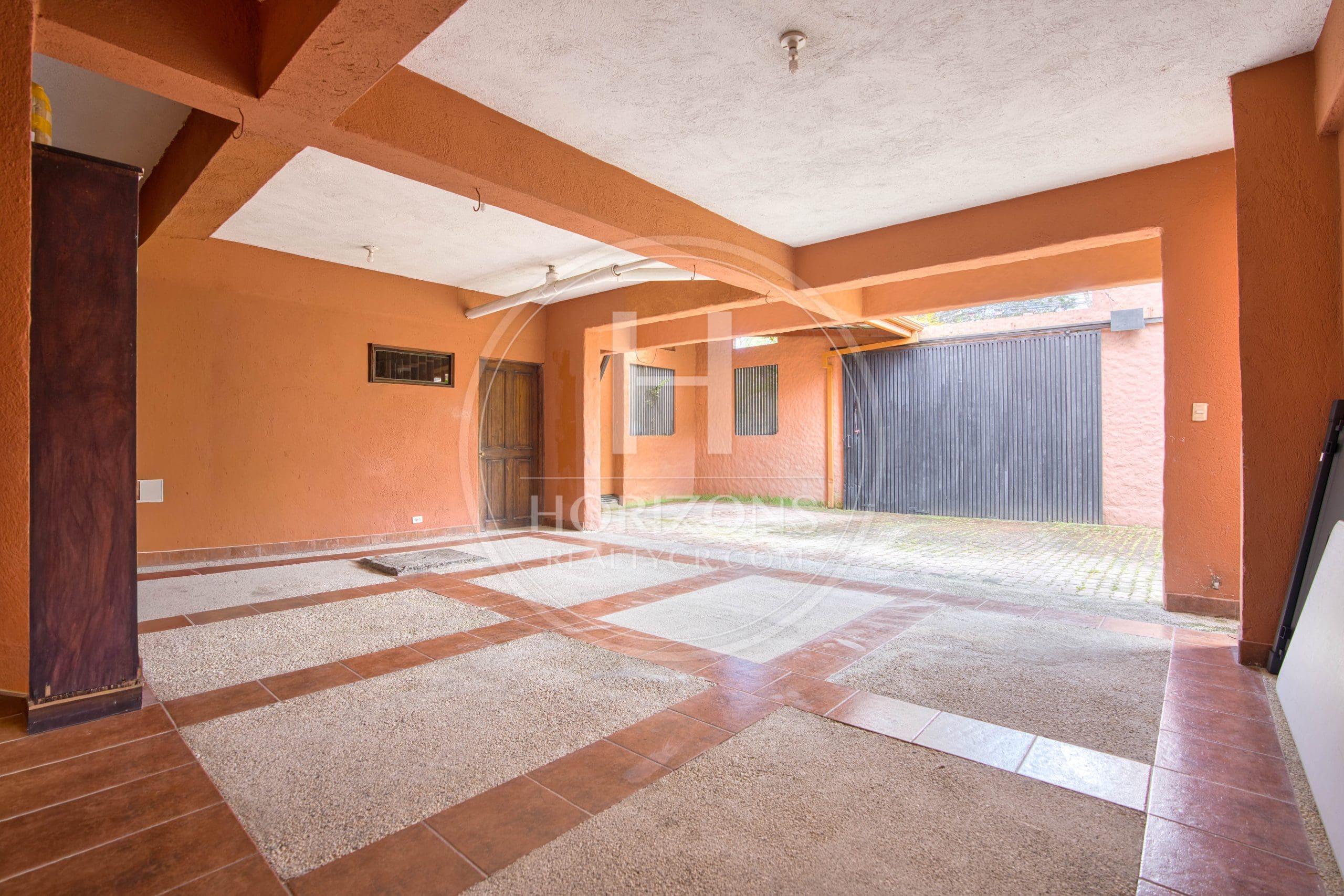 Casa en Residencial Altamonte Curridabat Lote de 1.050 m² con piscina 4 Habitaciones 4 Parqueos noj1146ij