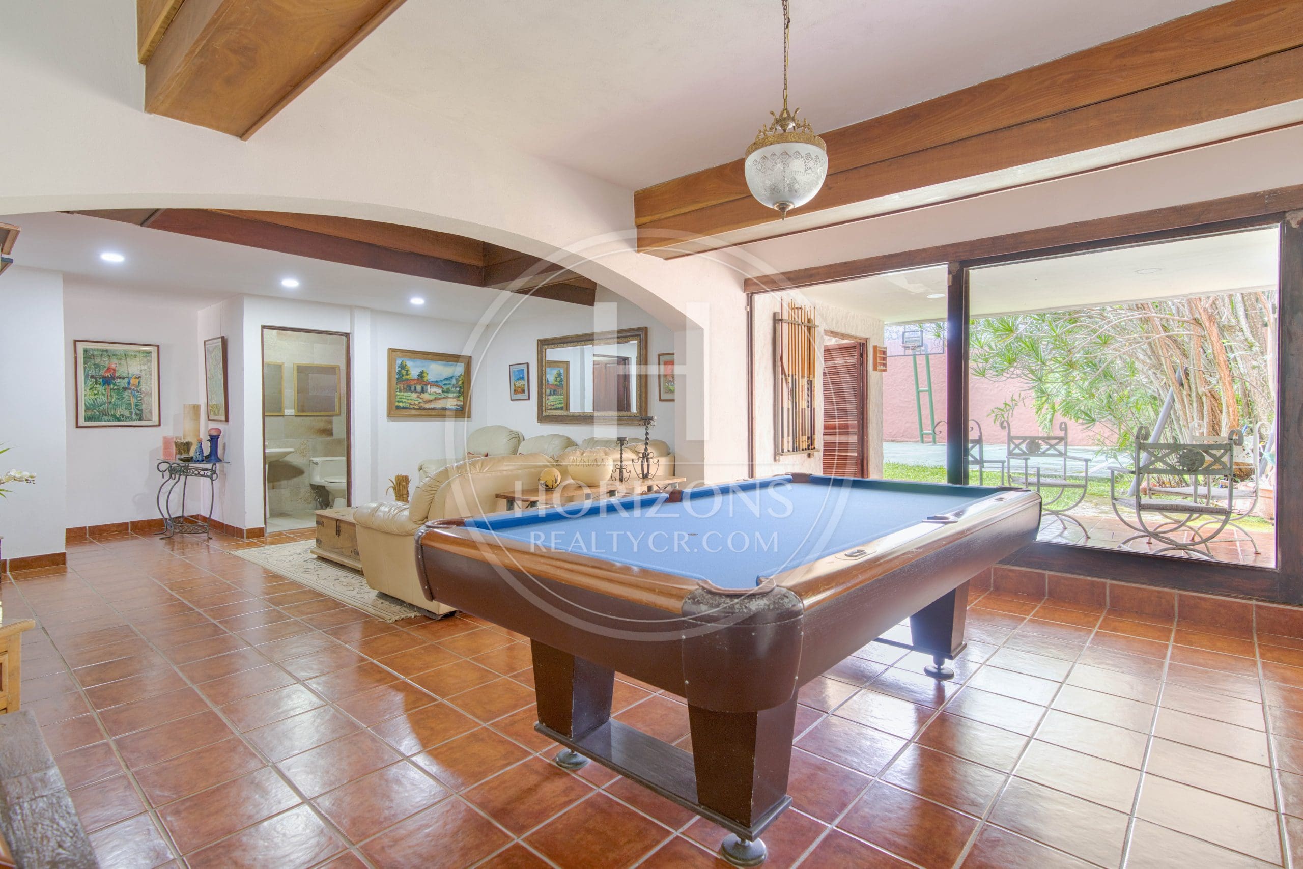 Casa en Residencial Altamonte Curridabat Lote de 1.050 m² con piscina 4 Habitaciones 4 Parqueos noj1146ij