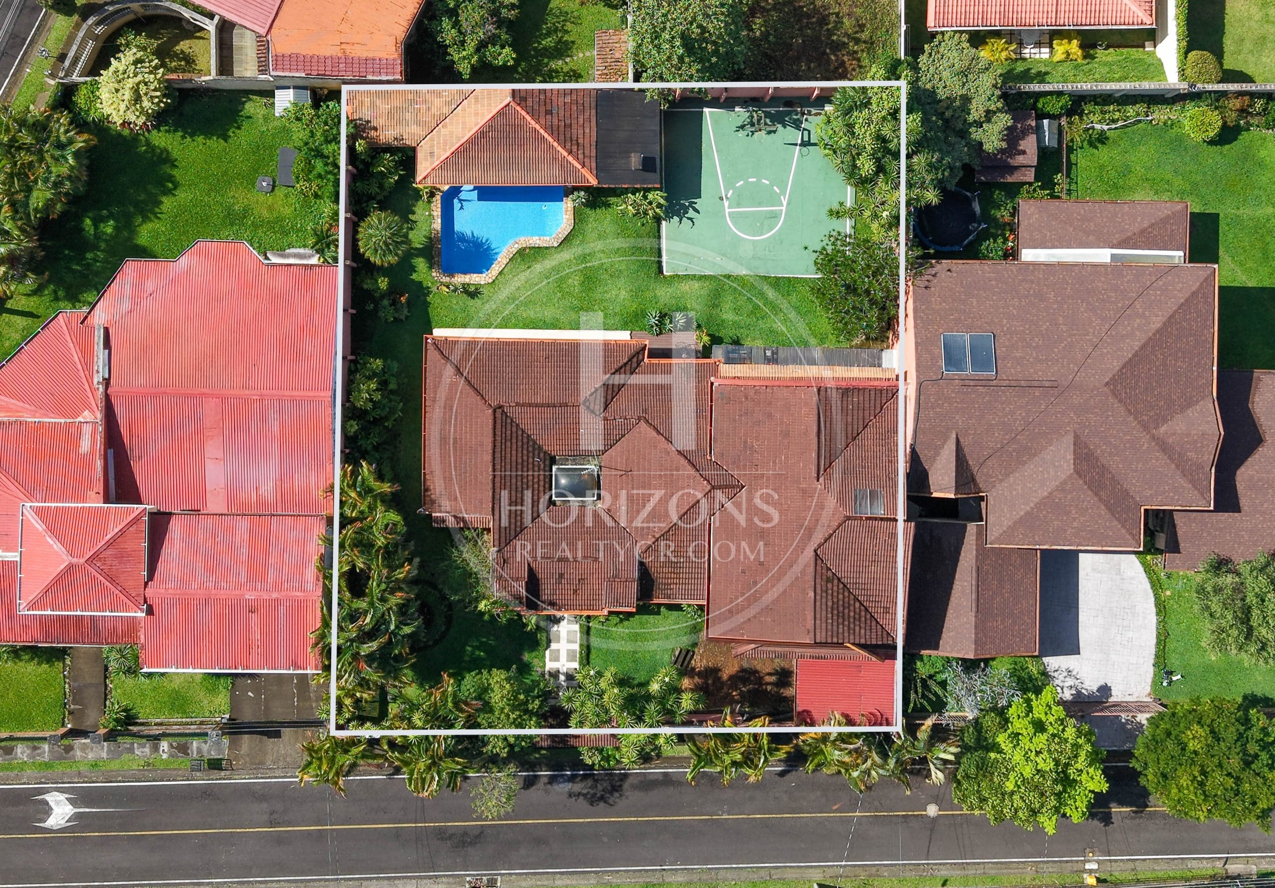 Casa en Residencial Altamonte Curridabat Lote de 1.050 m² con piscina 4 Habitaciones 4 Parqueos noj1146ij
