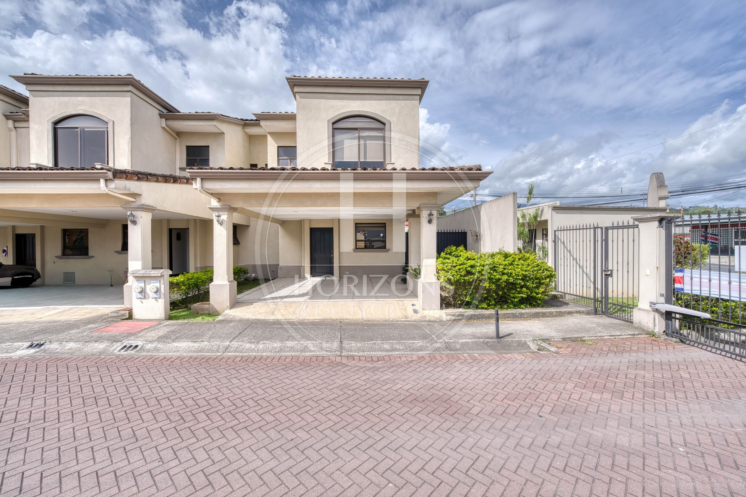 Casa con Jardín en Venta en Condominio Karataba en Taras de Cartago 3 Habitaciones noj1172ij