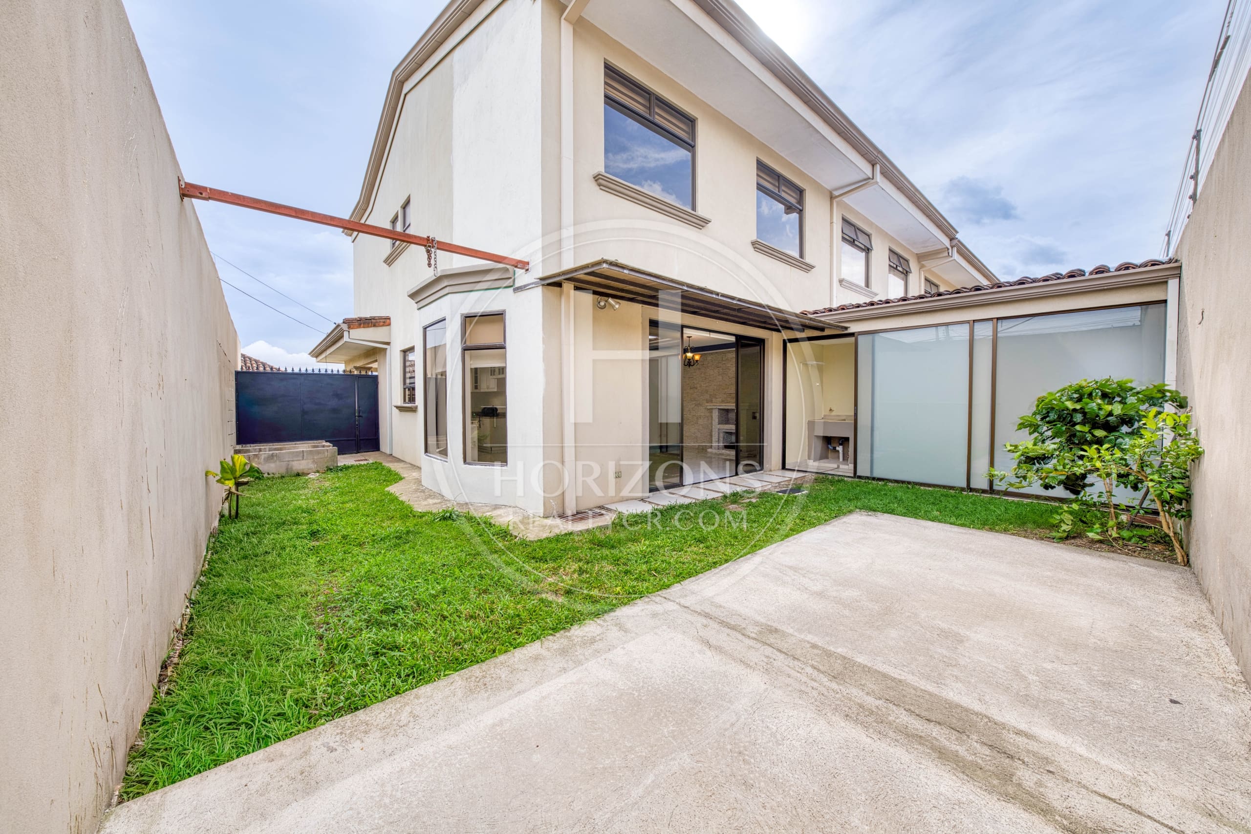 Casa con Jardín en Venta en Condominio Karataba en Taras de Cartago 3 Habitaciones noj1172ij