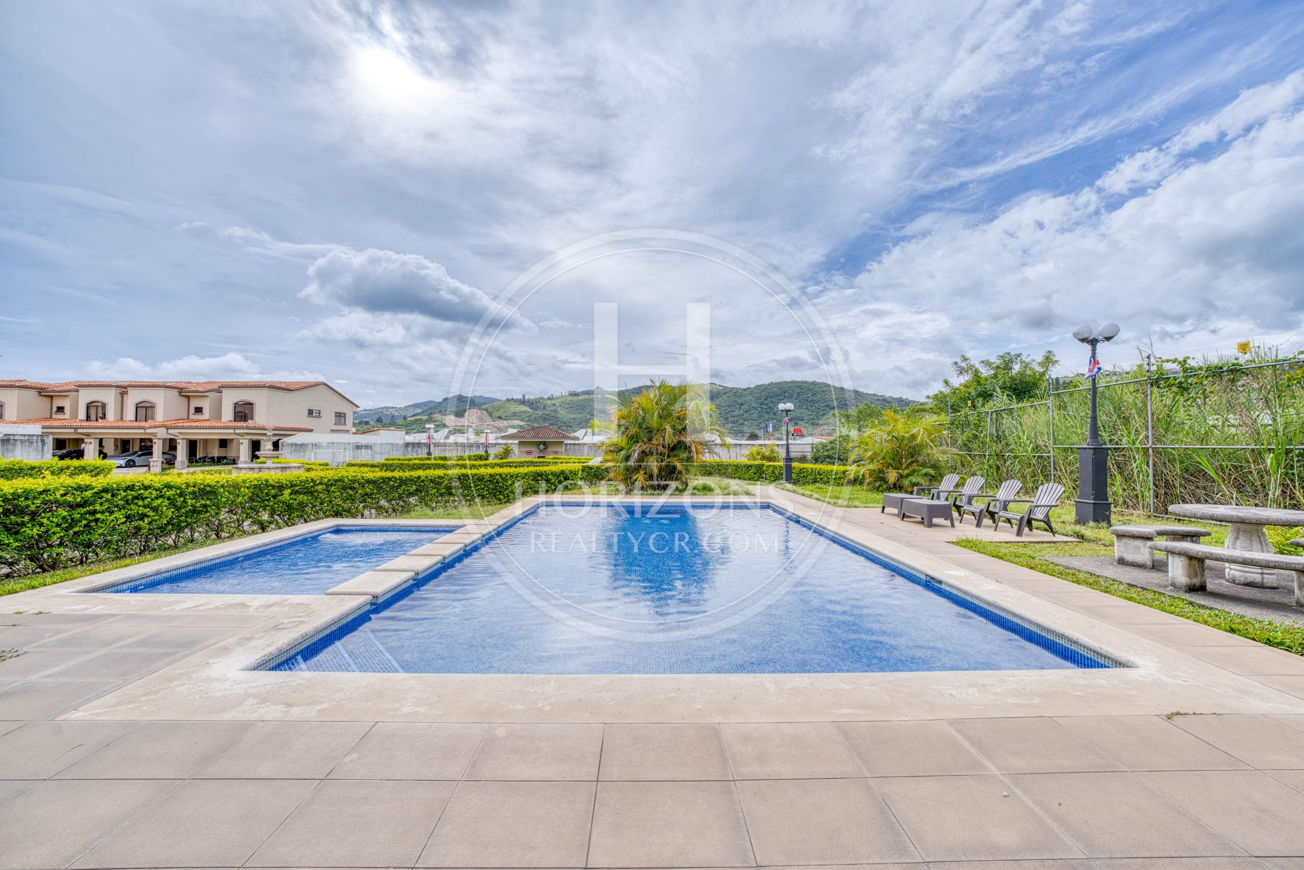Casa con Jardín en Venta en Condominio Karataba en Taras de Cartago 3 Habitaciones noj1172ij