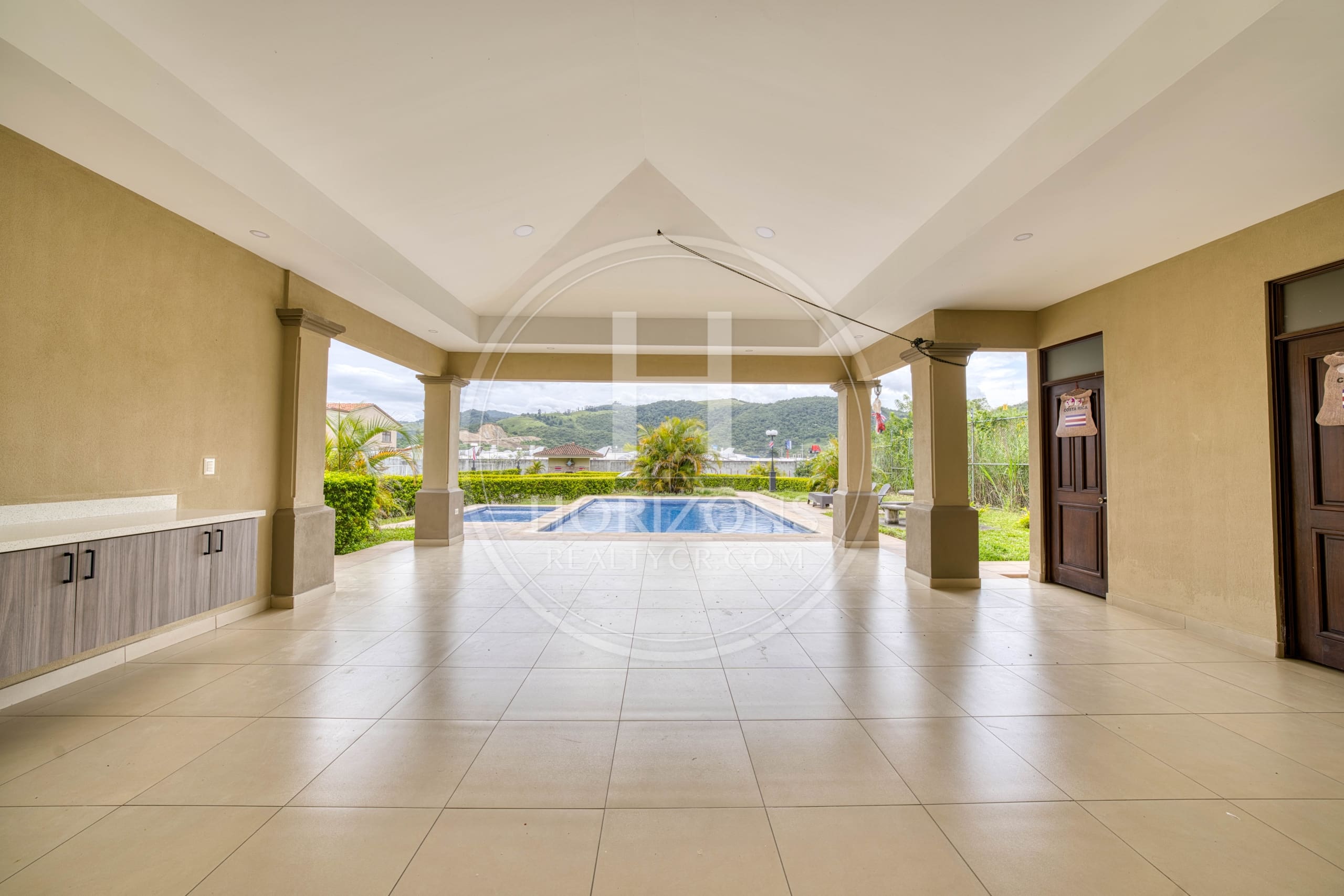 Casa con Jardín en Venta en Condominio Karataba en Taras de Cartago 3 Habitaciones noj1172ij
