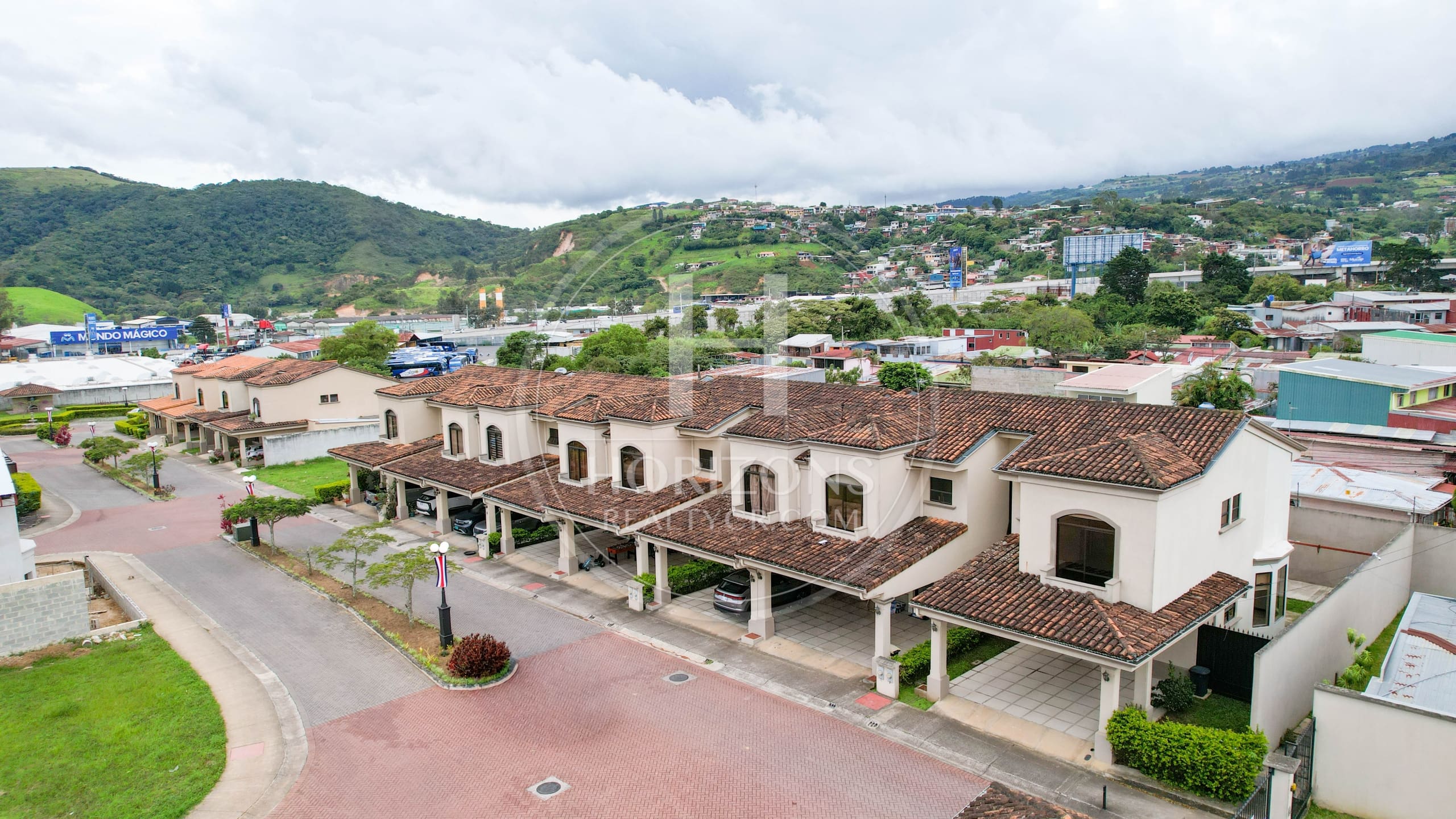 Casa con Jardín en Venta en Condominio Karataba en Taras de Cartago 3 Habitaciones noj1172ij