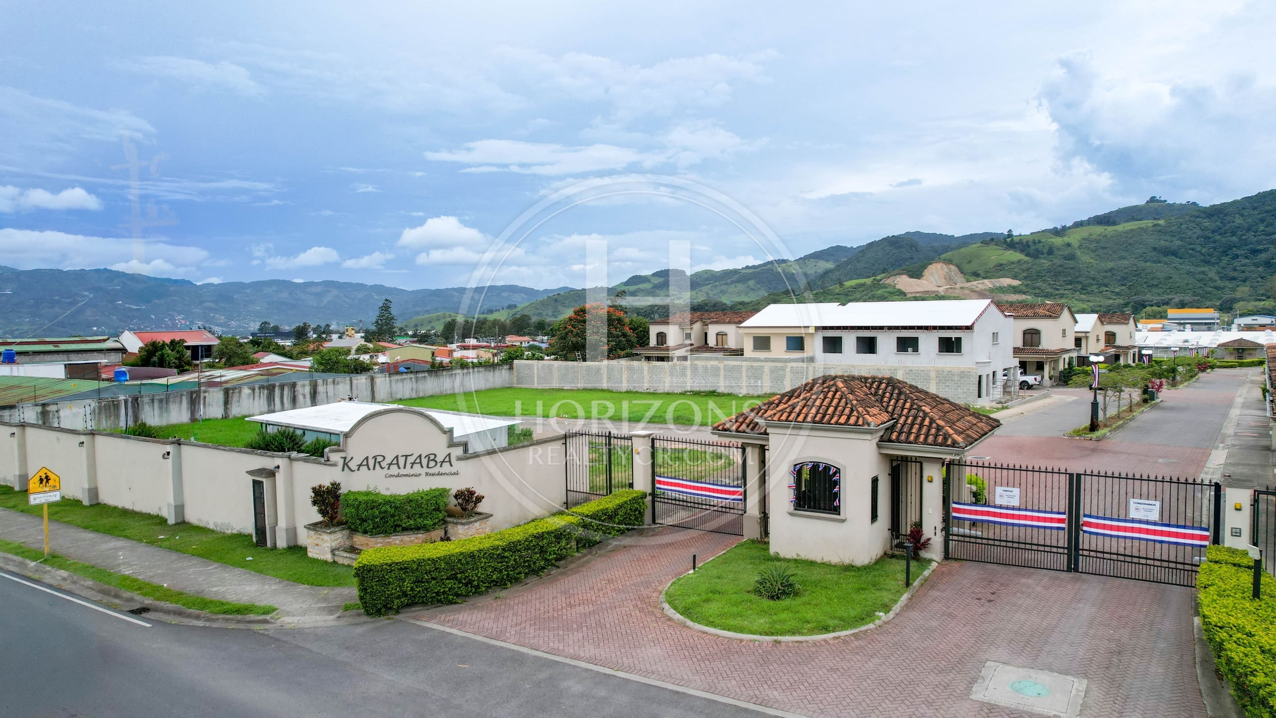 Casa con Jardín en Venta en Condominio Karataba en Taras de Cartago 3 Habitaciones noj1172ij