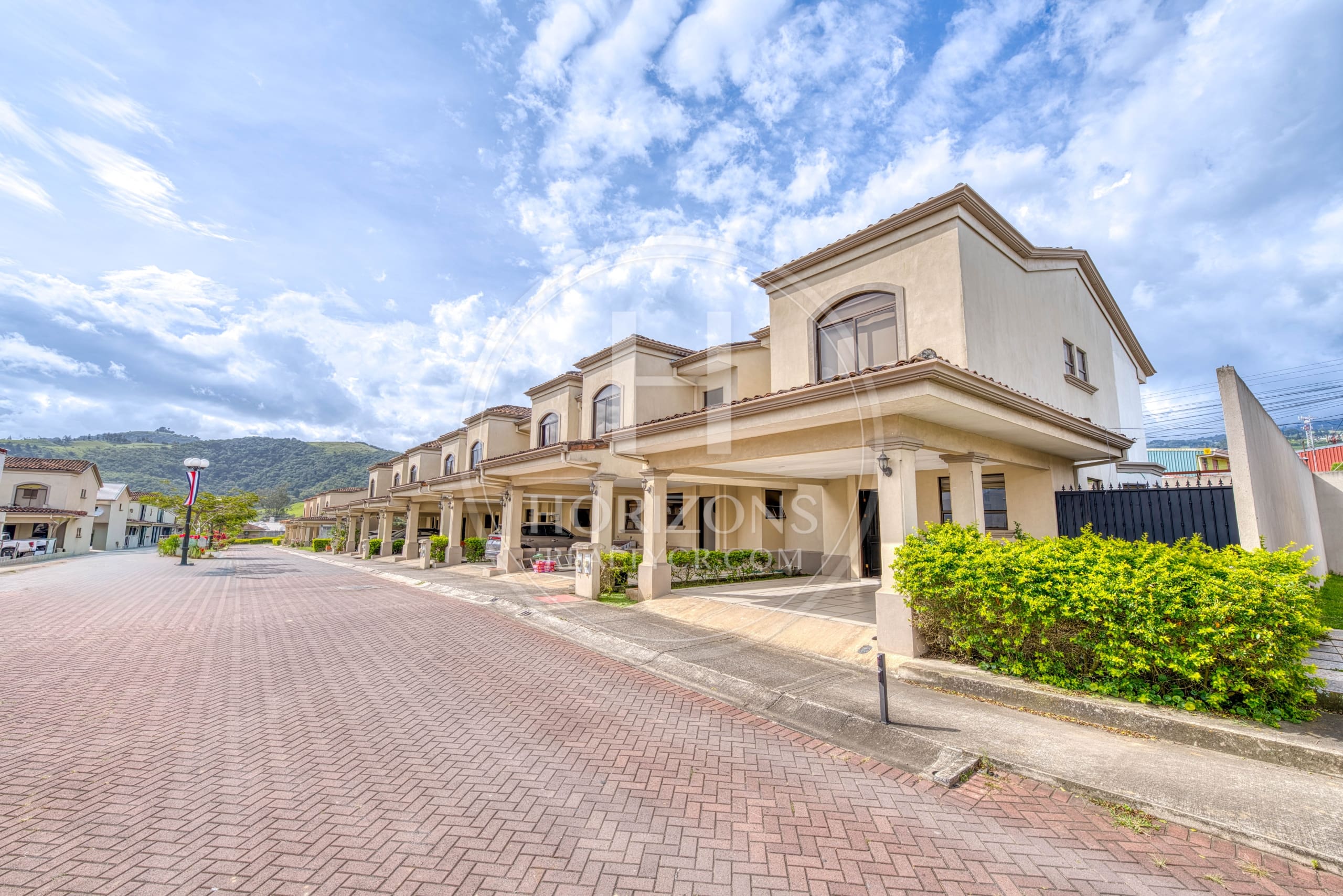 Casa con Jardín en Venta en Condominio Karataba en Taras de Cartago 3 Habitaciones noj1172ij